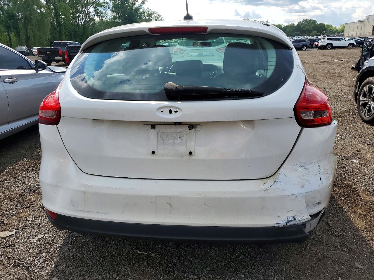 2015 Ford Focus Se White vin: 1FADP3K20FL308490