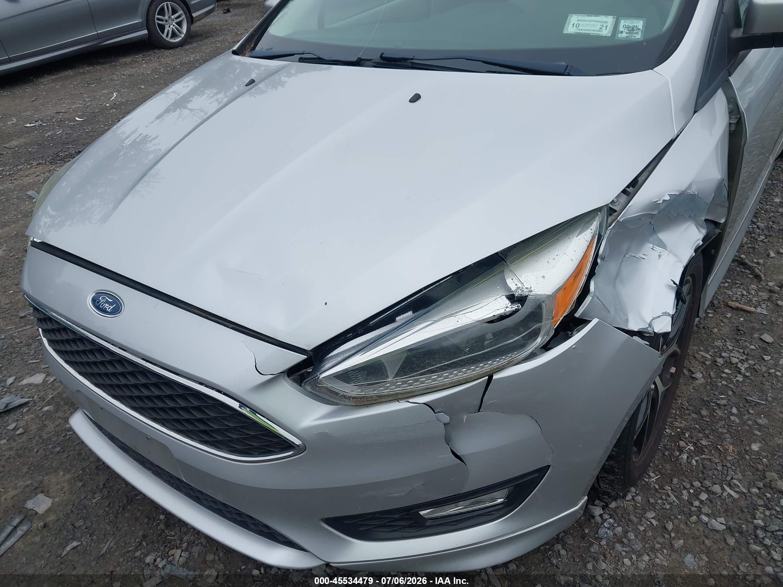 2015 Ford Focus Se Silver vin: 1FADP3K20FL310787