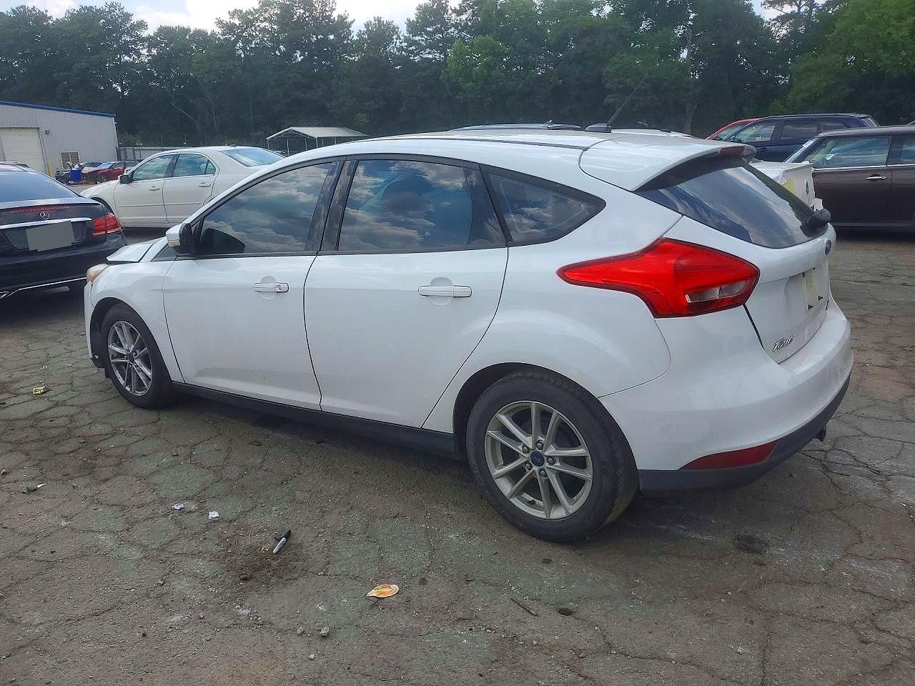 2015 Ford Focus Se White vin: 1FADP3K20FL311275