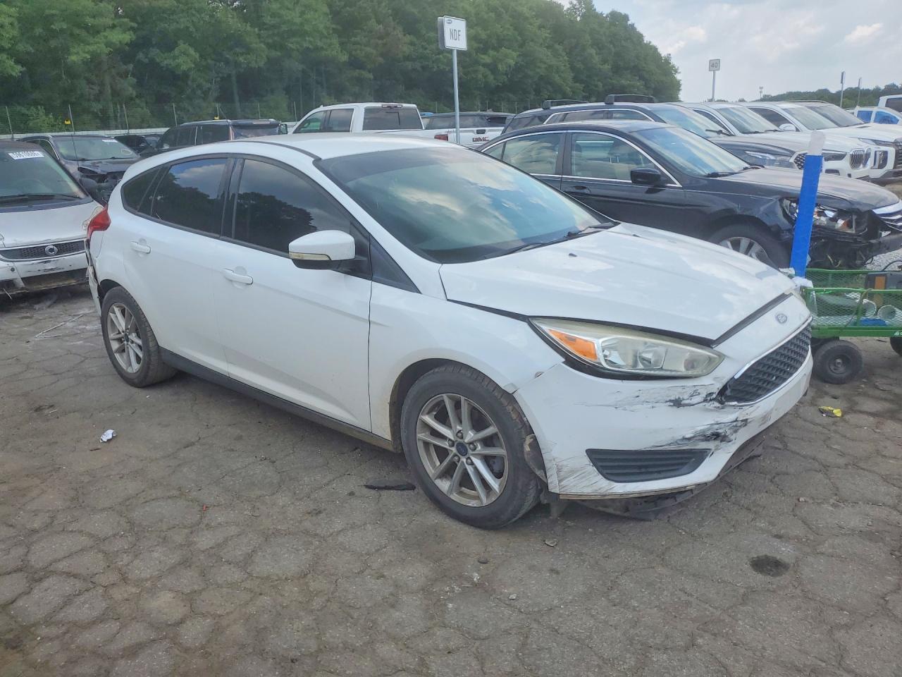 2015 Ford Focus Se White vin: 1FADP3K20FL311275