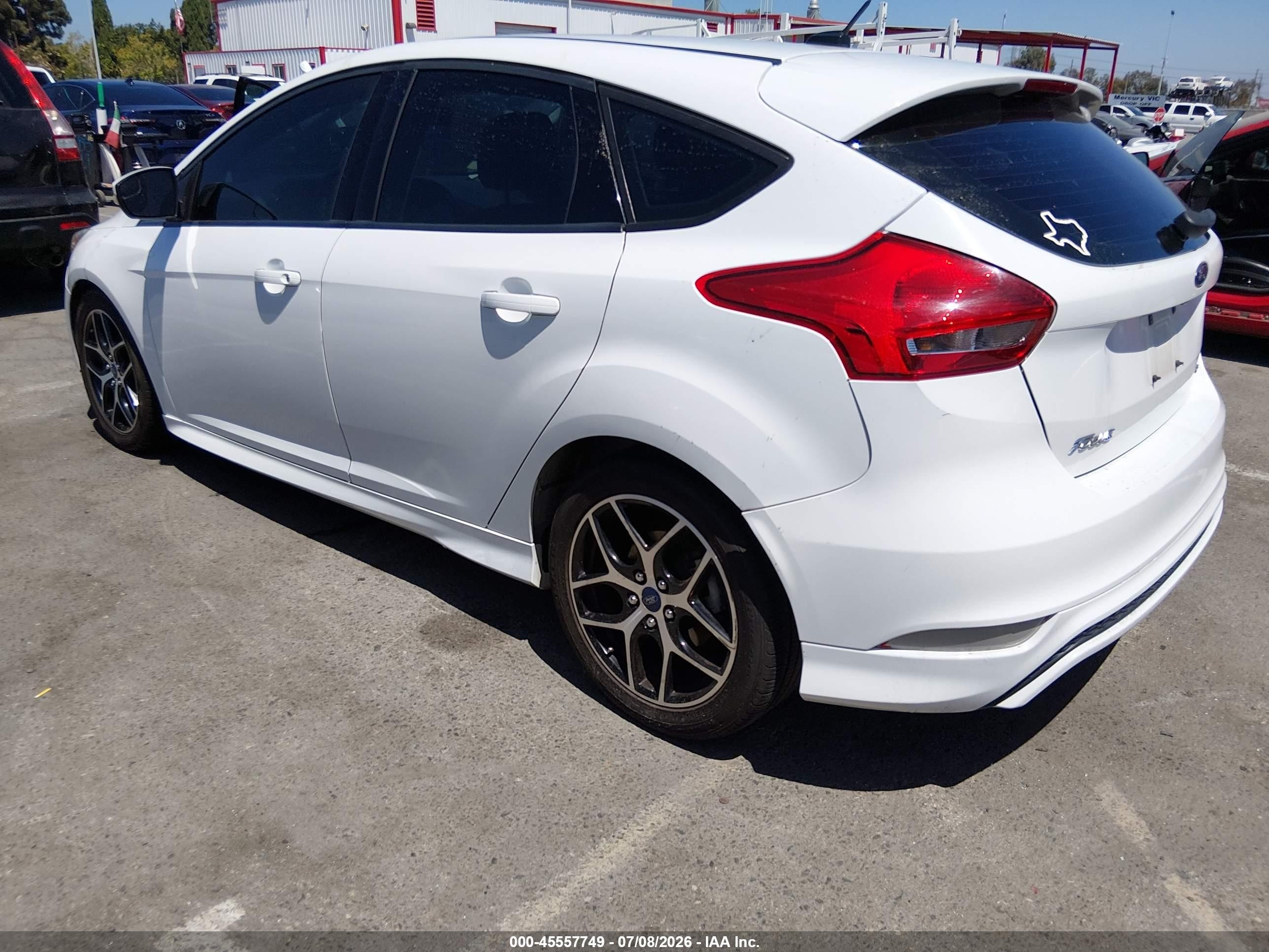 2015 Ford Focus Se White vin: 1FADP3K20FL314502