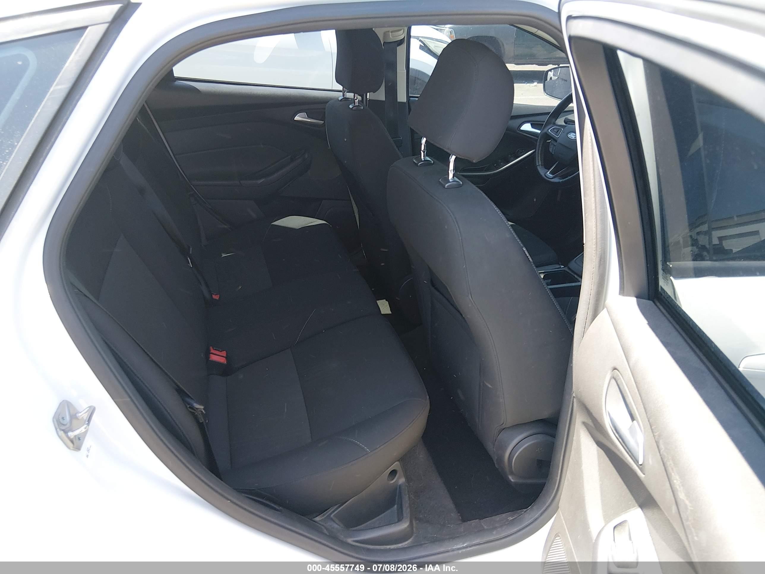 2015 Ford Focus Se White vin: 1FADP3K20FL314502