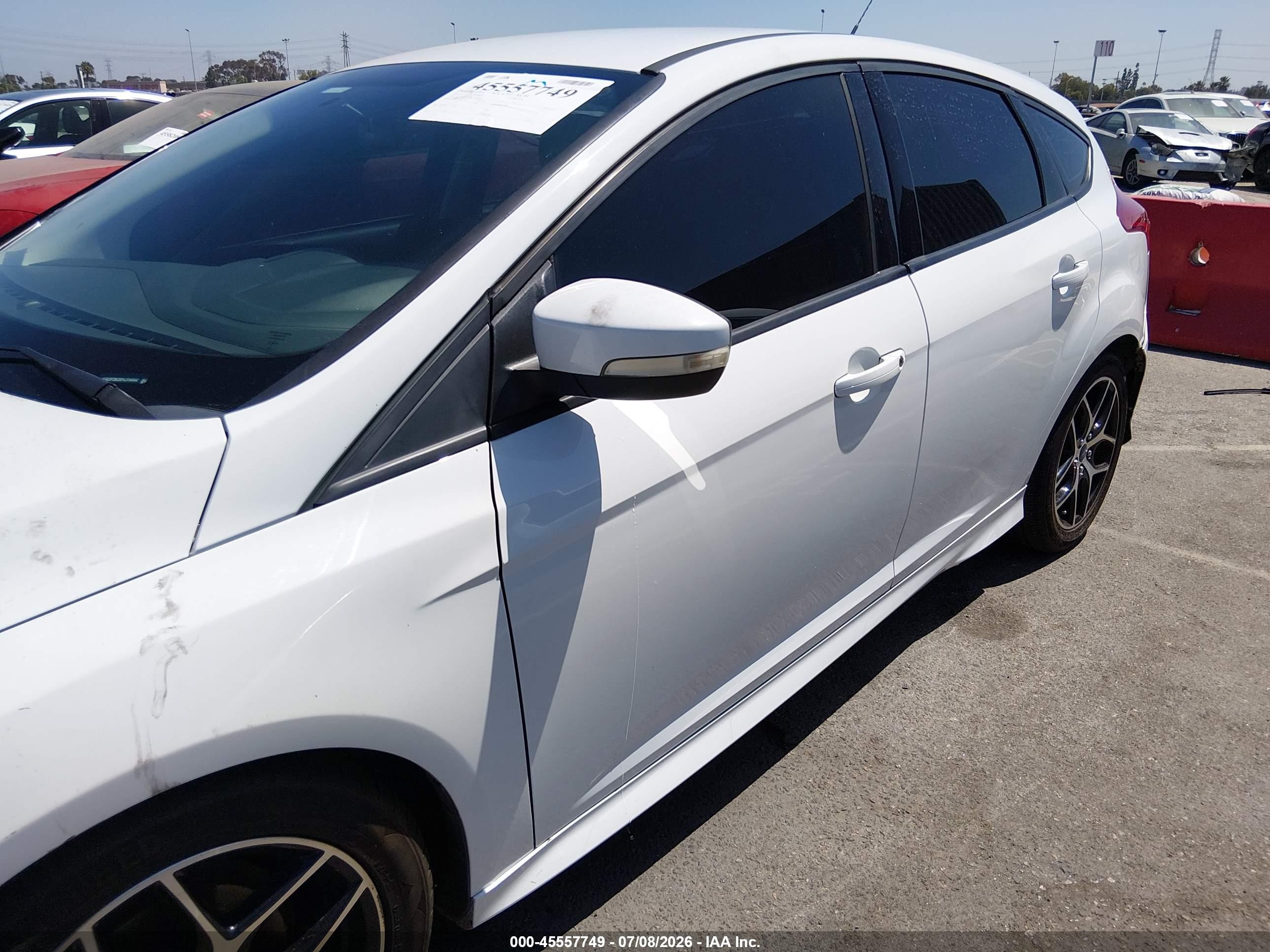 2015 Ford Focus Se White vin: 1FADP3K20FL314502