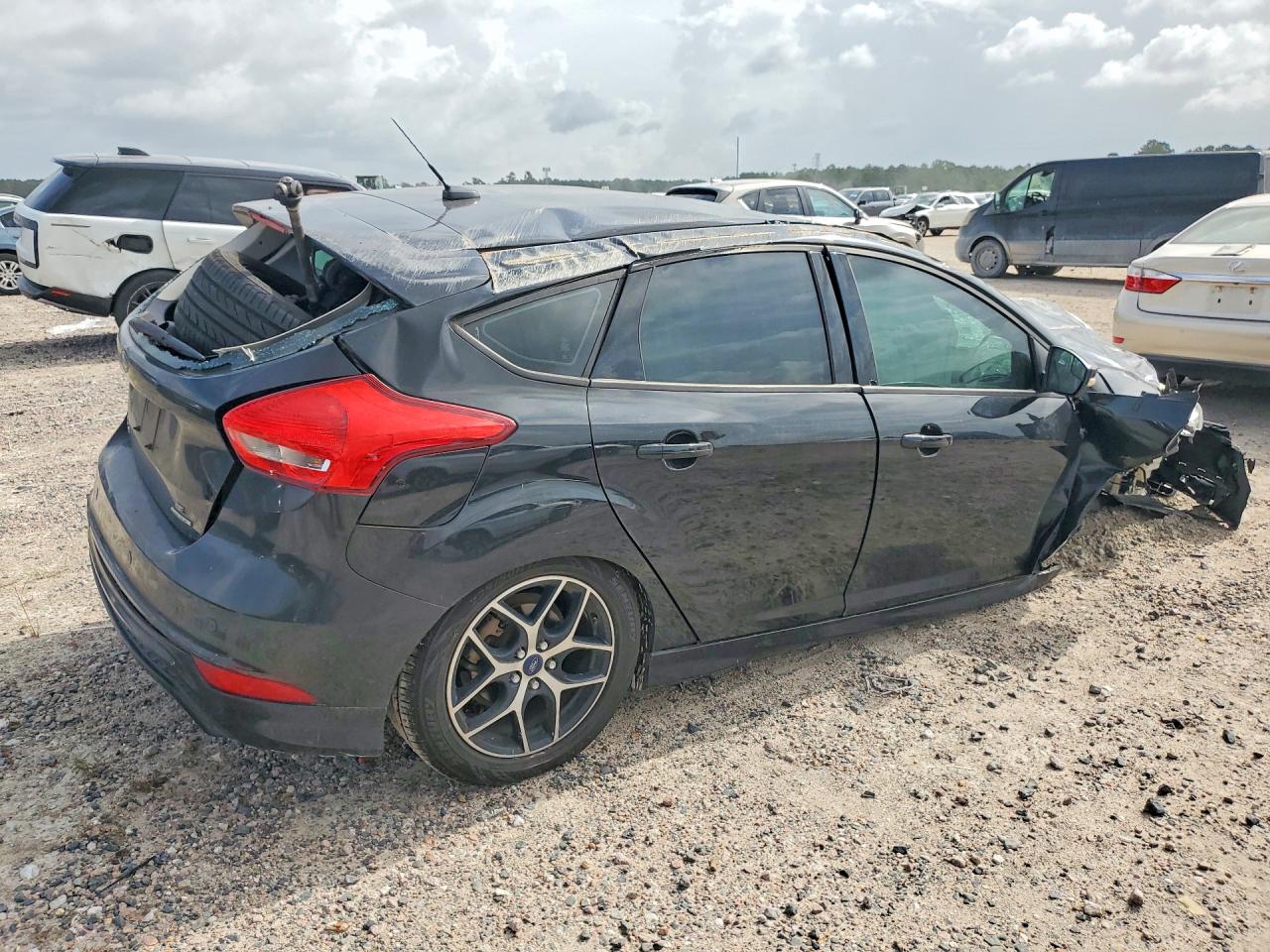 2015 Ford Focus Se Black vin: 1FADP3K20FL323507