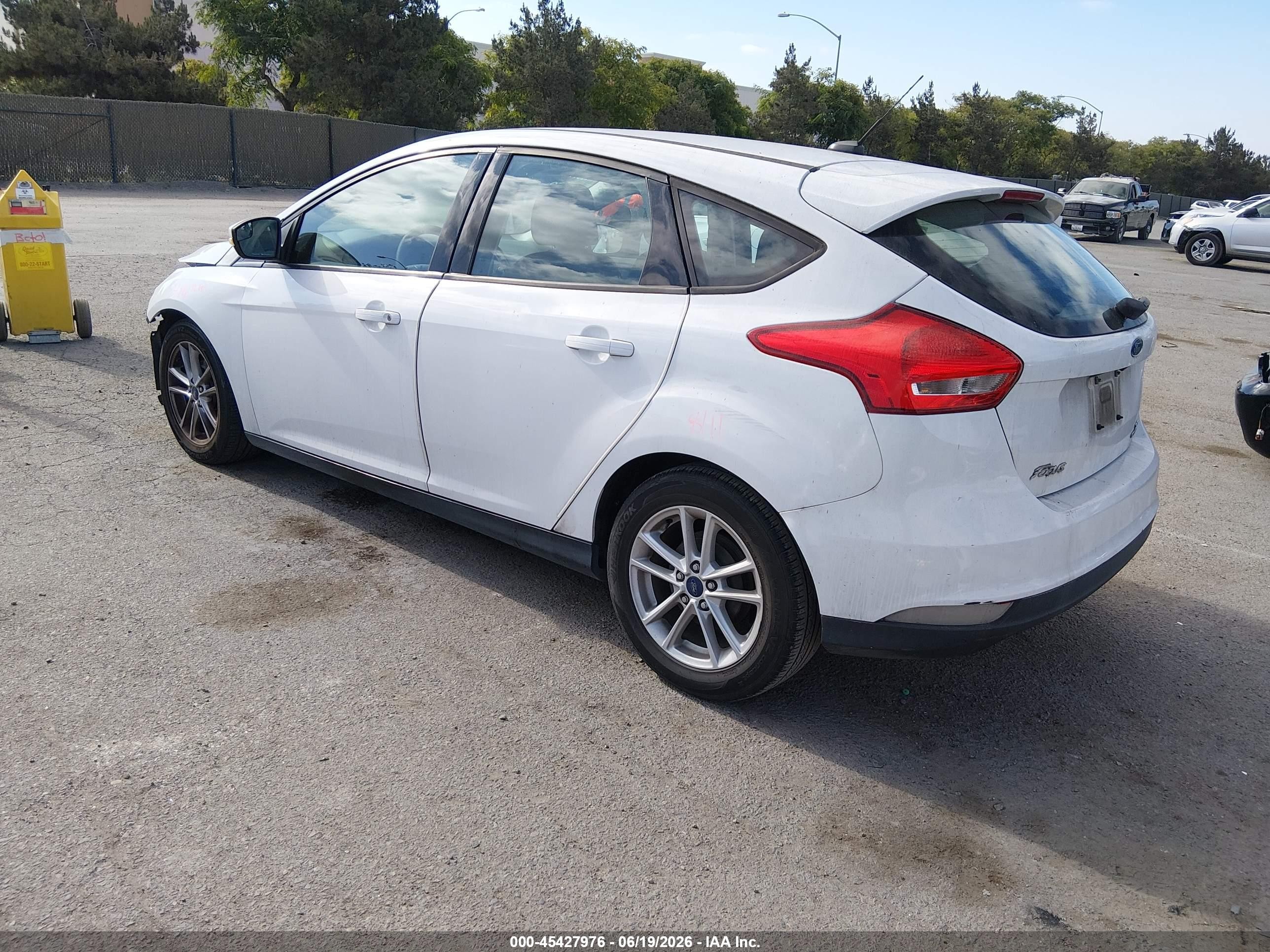 2015 Ford Focus Se White vin: 1FADP3K20FL329467