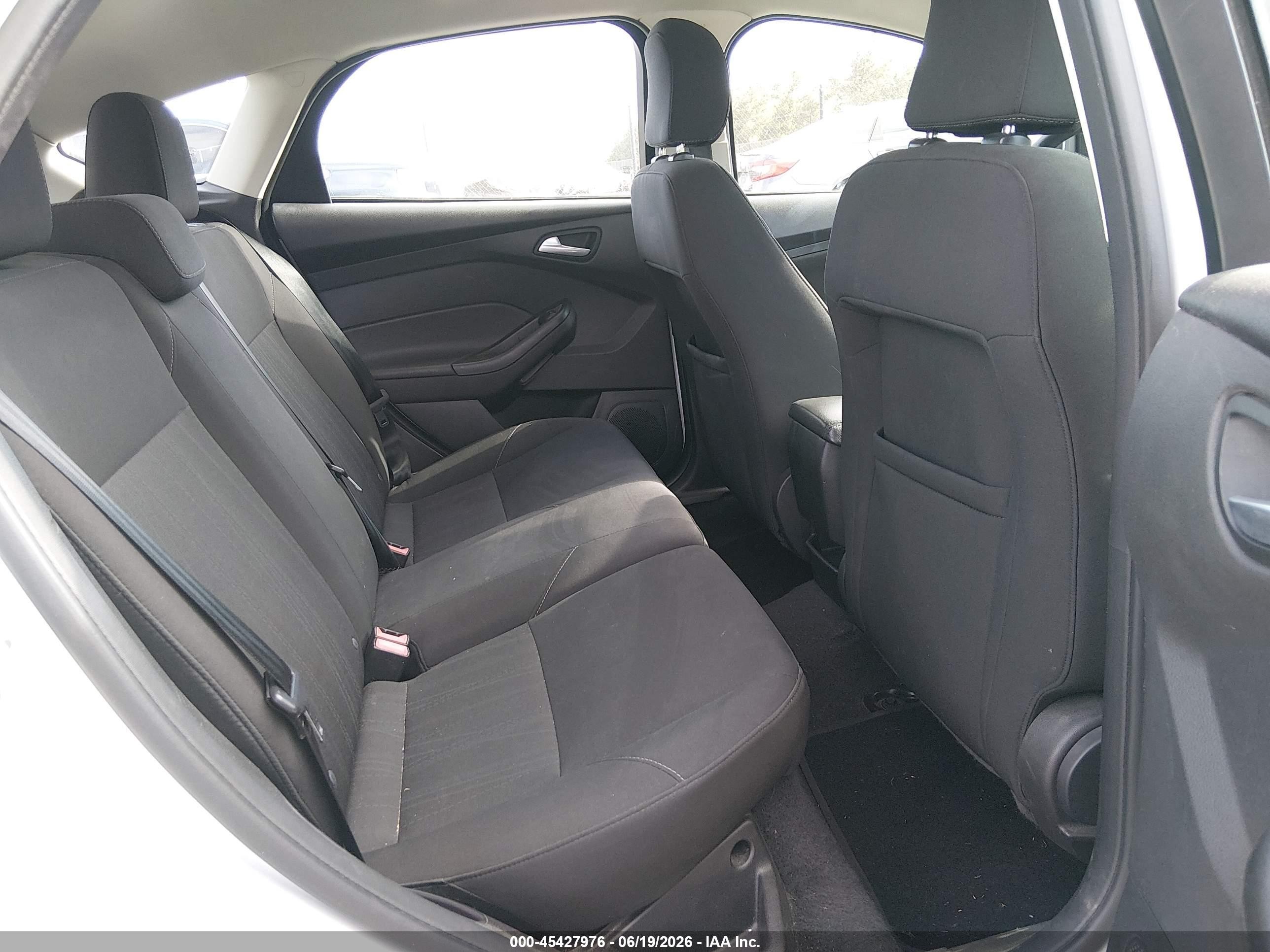 2015 Ford Focus Se White vin: 1FADP3K20FL329467