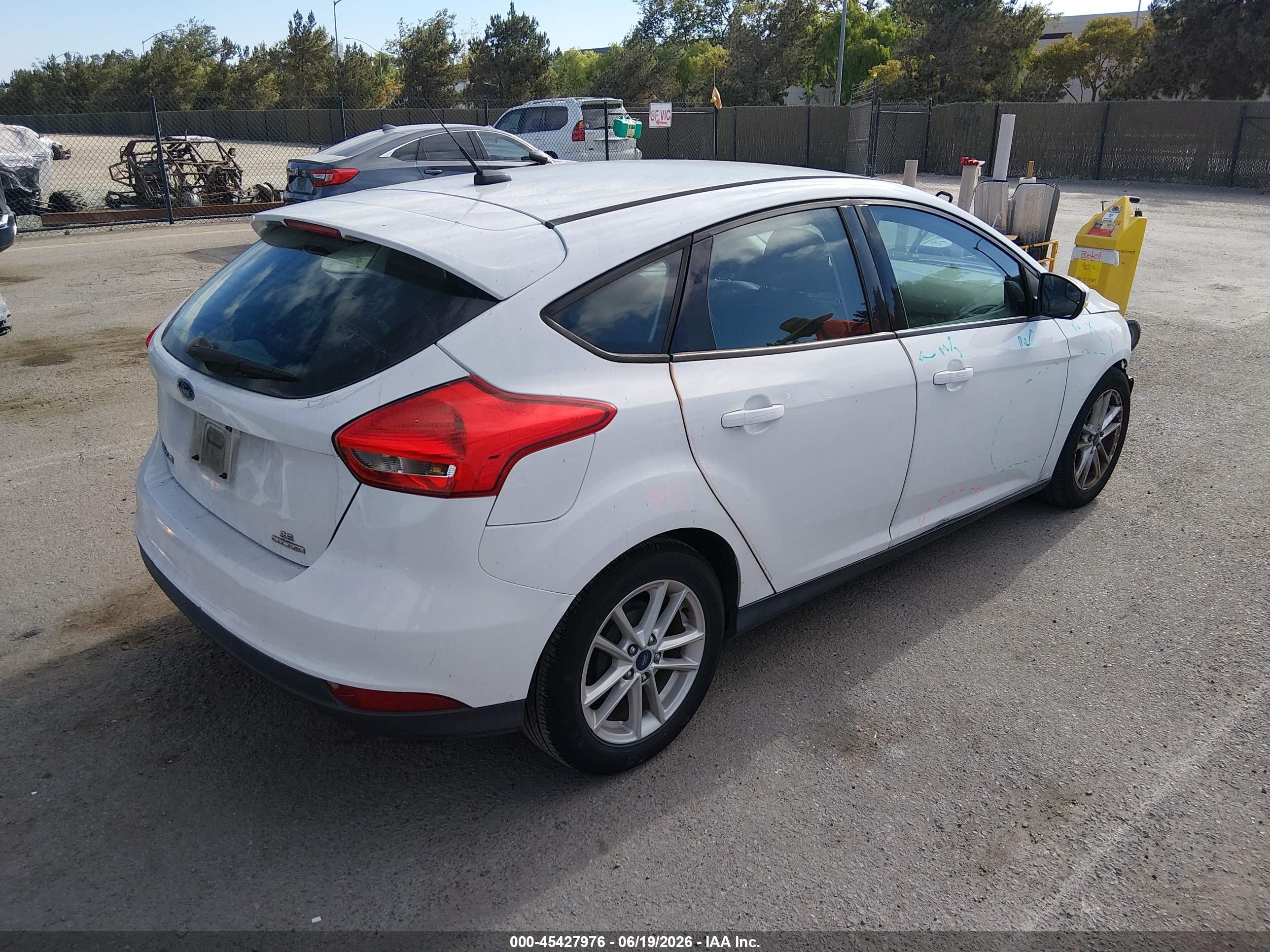 2015 Ford Focus Se White vin: 1FADP3K20FL329467