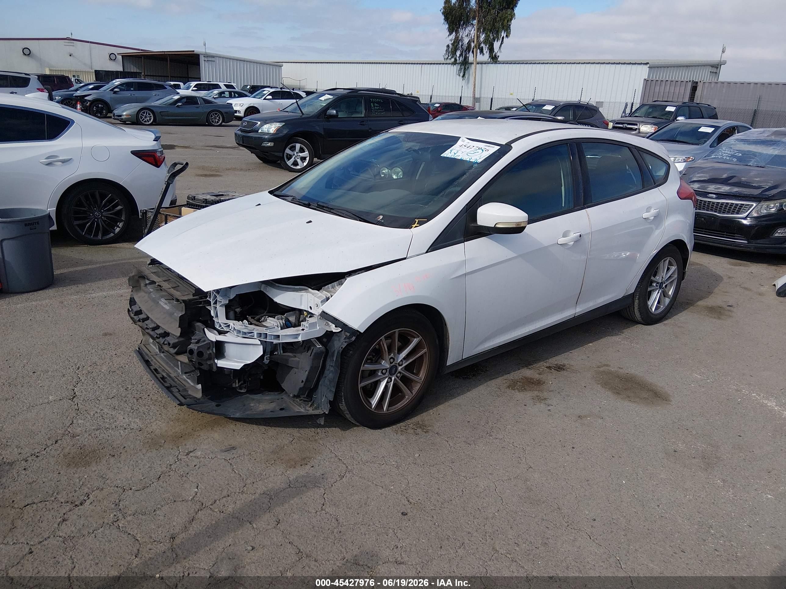2015 Ford Focus Se White vin: 1FADP3K20FL329467
