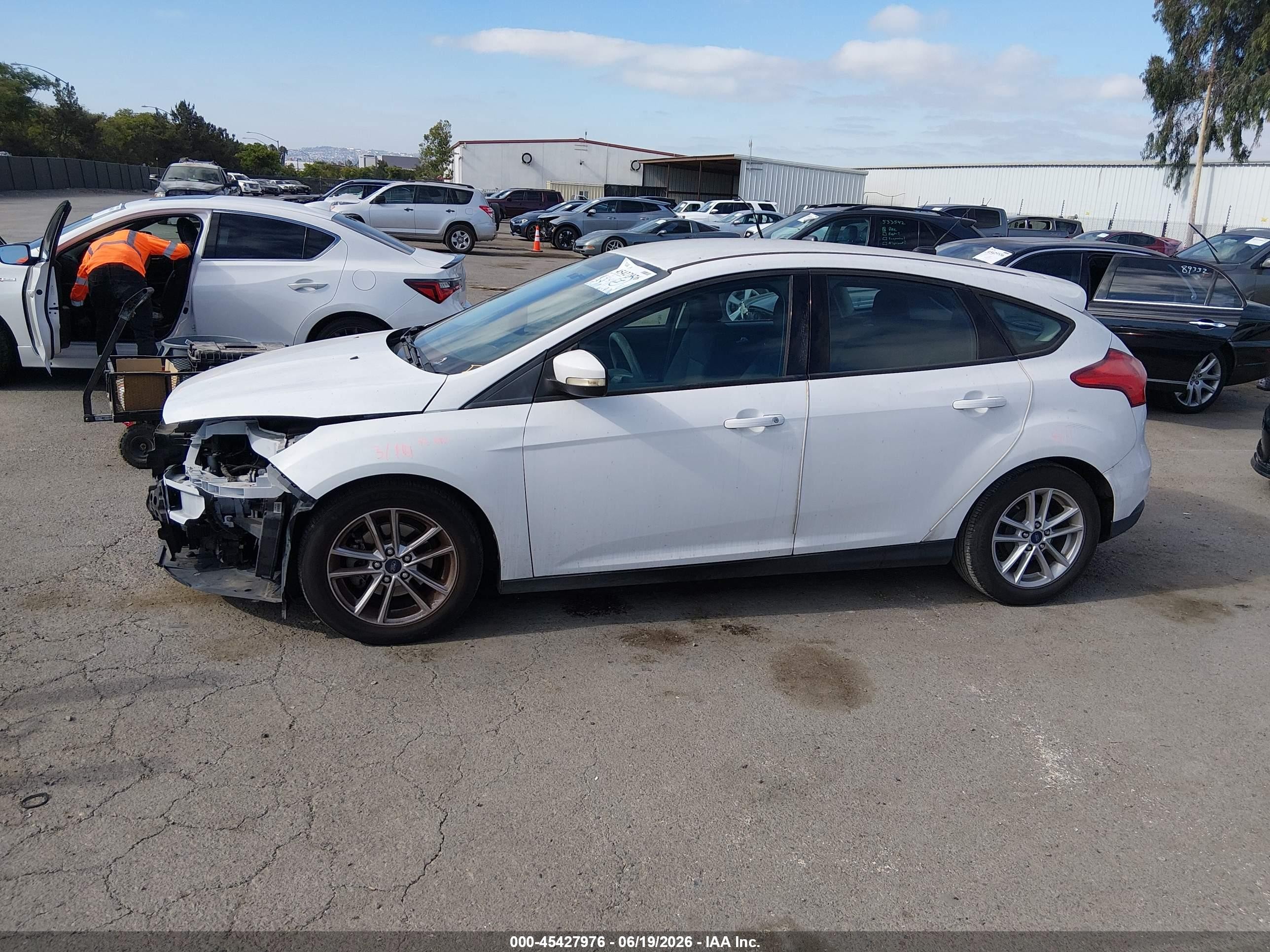 2015 Ford Focus Se White vin: 1FADP3K20FL329467