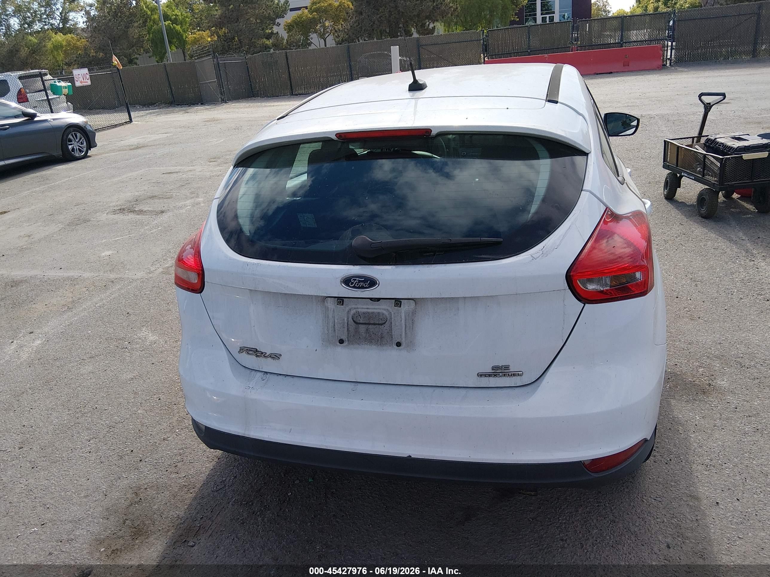 2015 Ford Focus Se White vin: 1FADP3K20FL329467