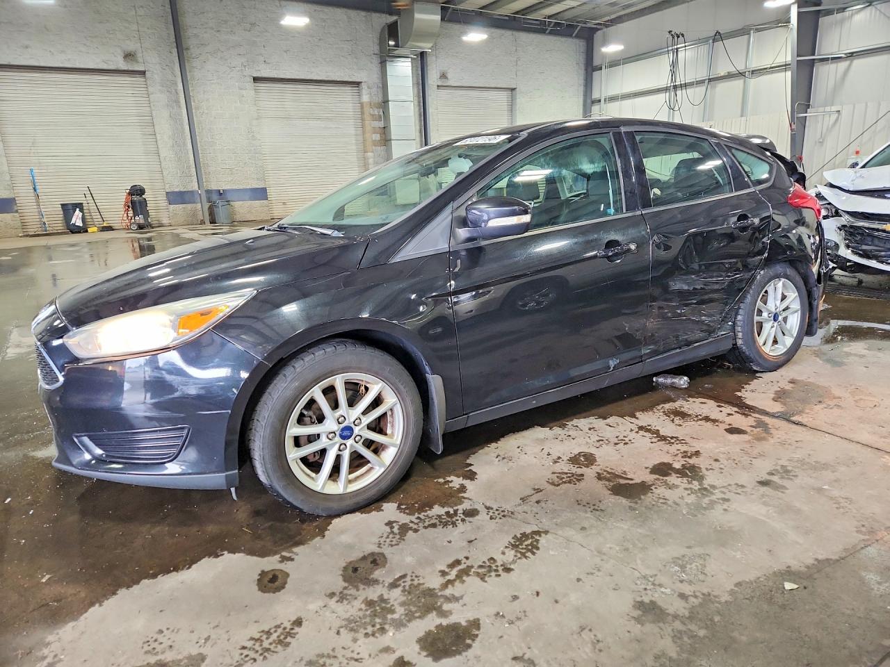 2015 Ford Focus Se Черный vin: 1FADP3K20FL343773