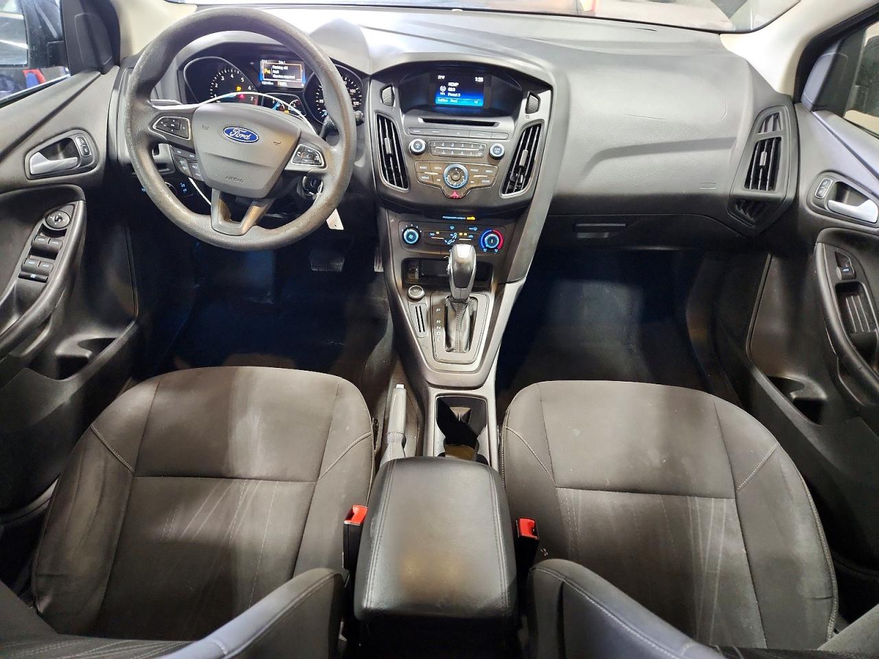 2015 Ford Focus Se Черный vin: 1FADP3K20FL343773
