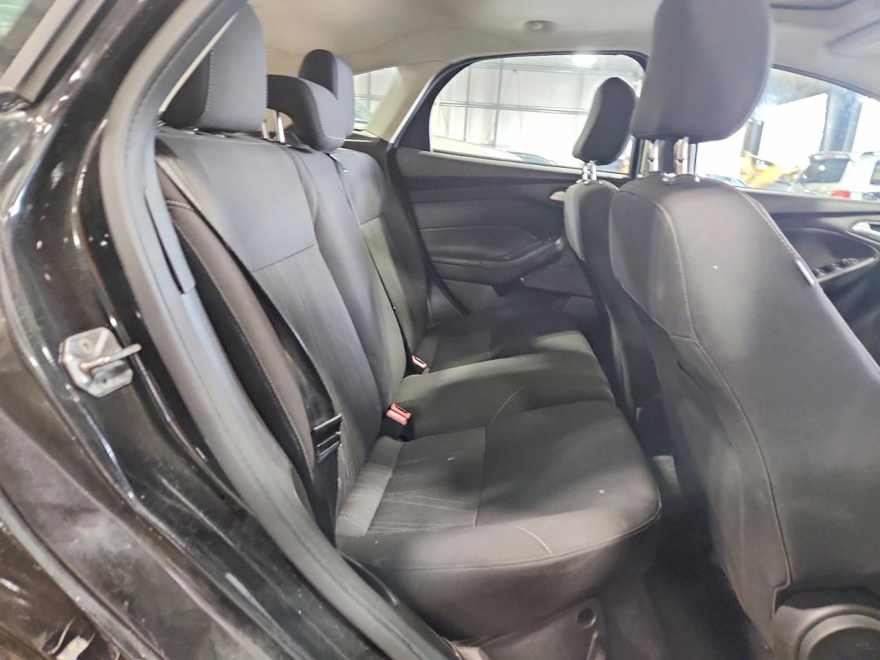2015 Ford Focus Se Черный vin: 1FADP3K20FL343773