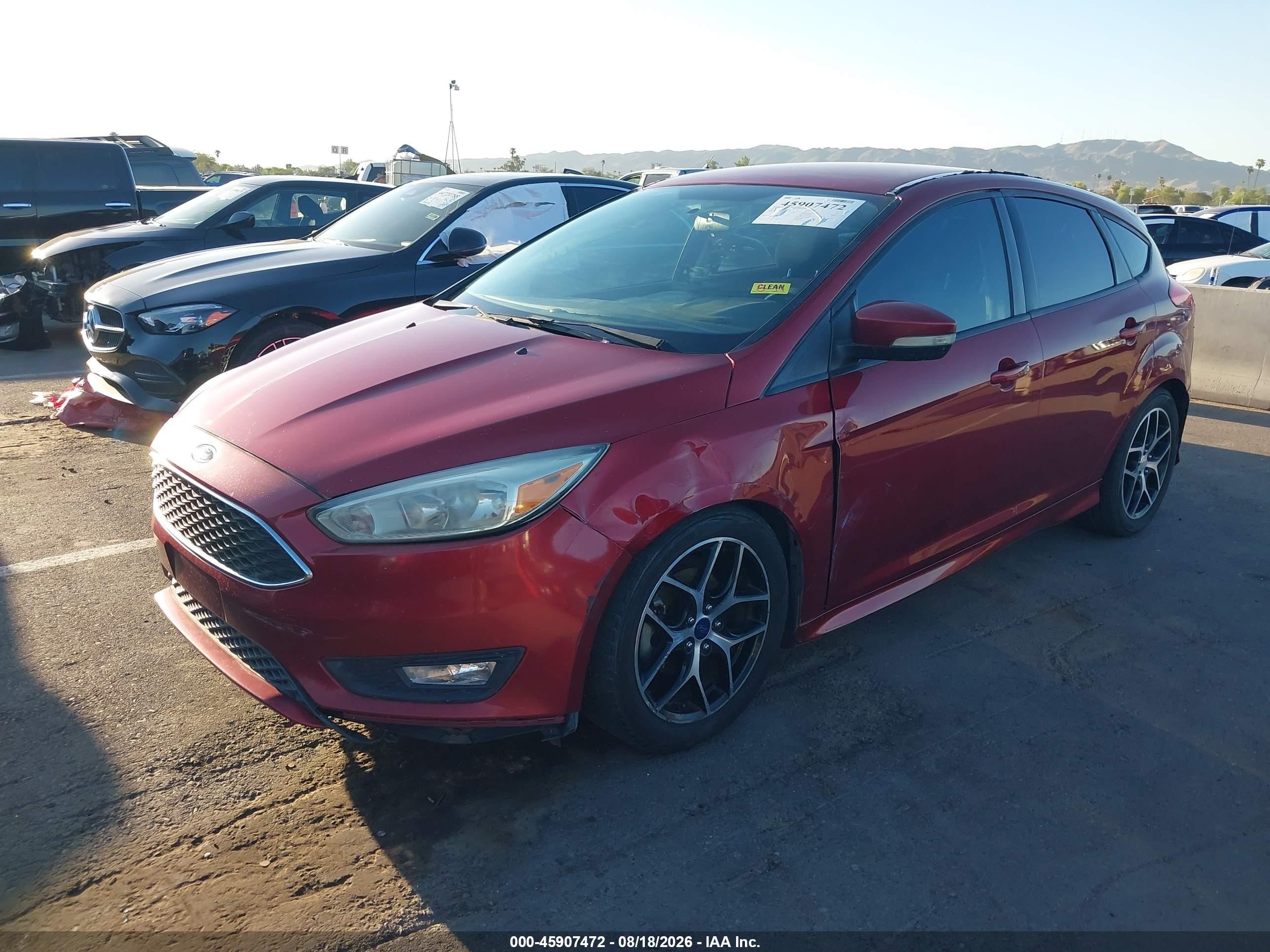 2015 Ford Focus Se Красный vin: 1FADP3K20FL361688