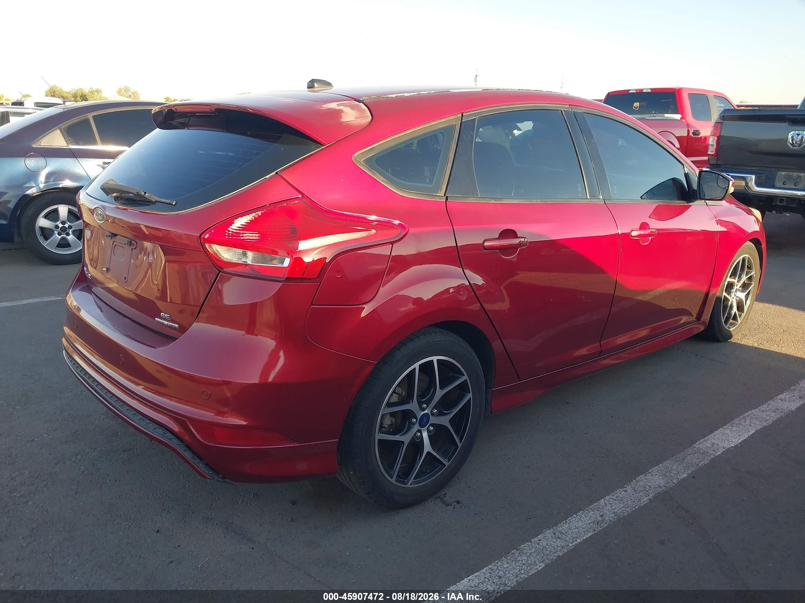 2015 Ford Focus Se Красный vin: 1FADP3K20FL361688