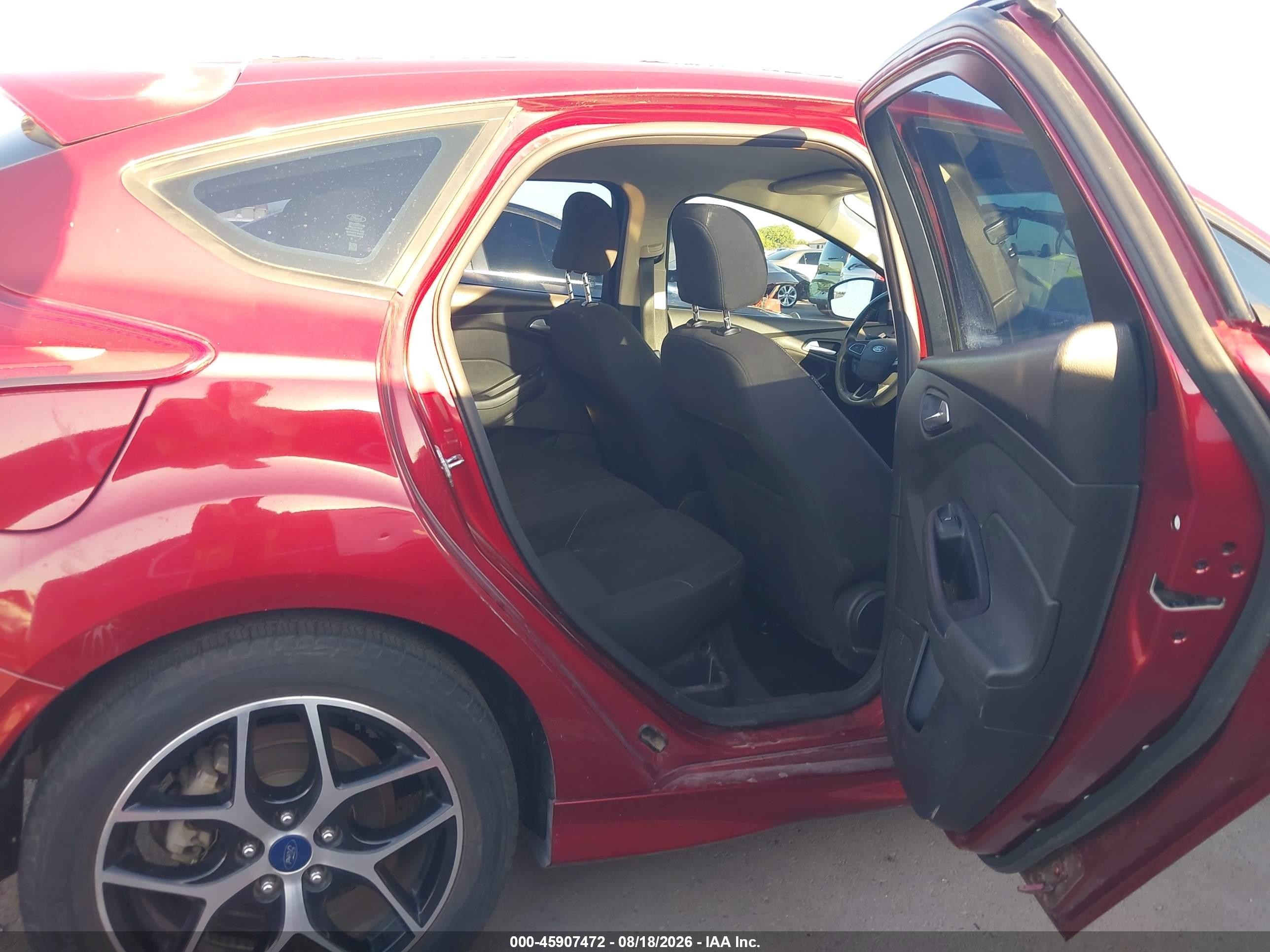 2015 Ford Focus Se Красный vin: 1FADP3K20FL361688