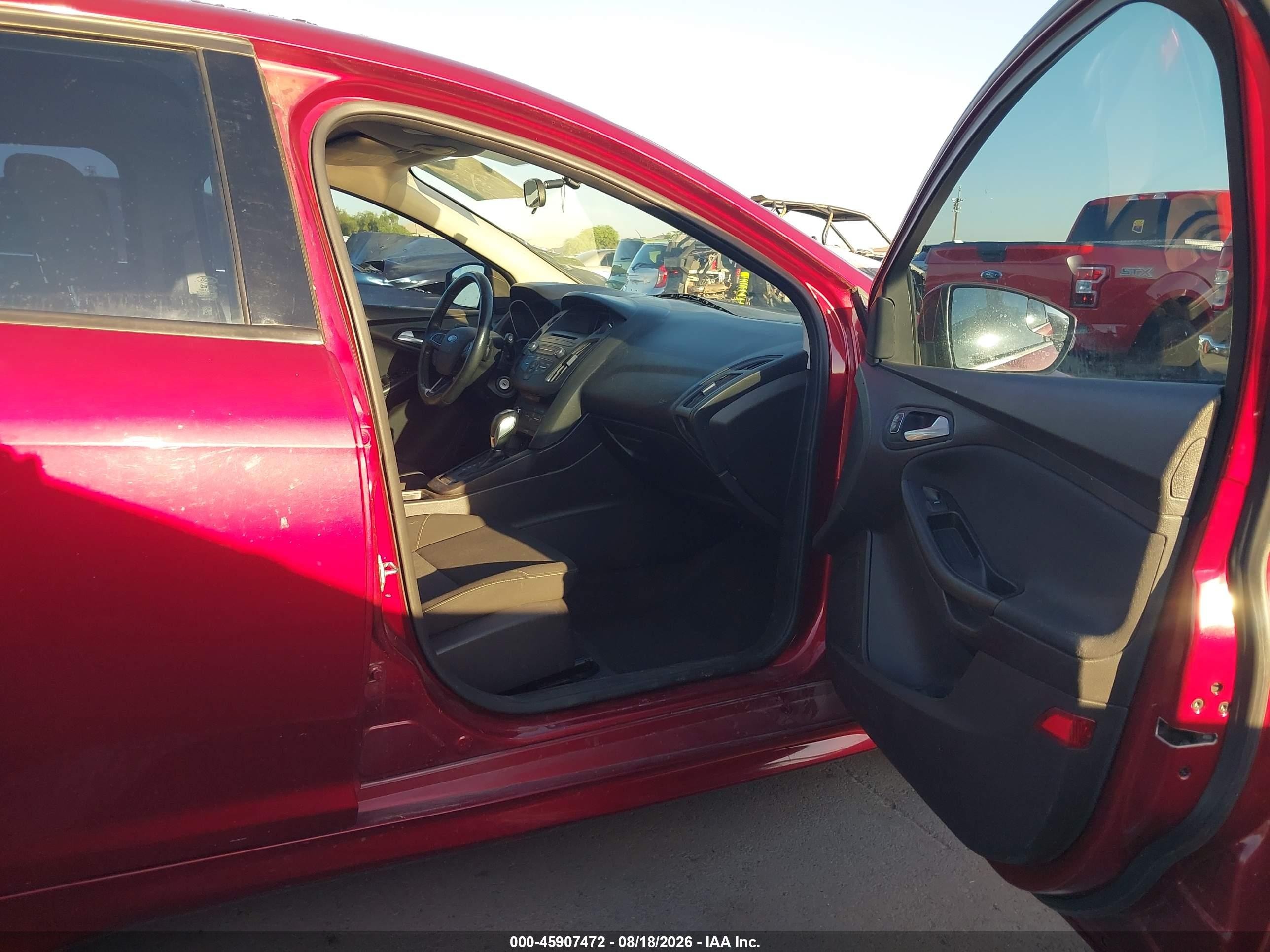 2015 Ford Focus Se Красный vin: 1FADP3K20FL361688