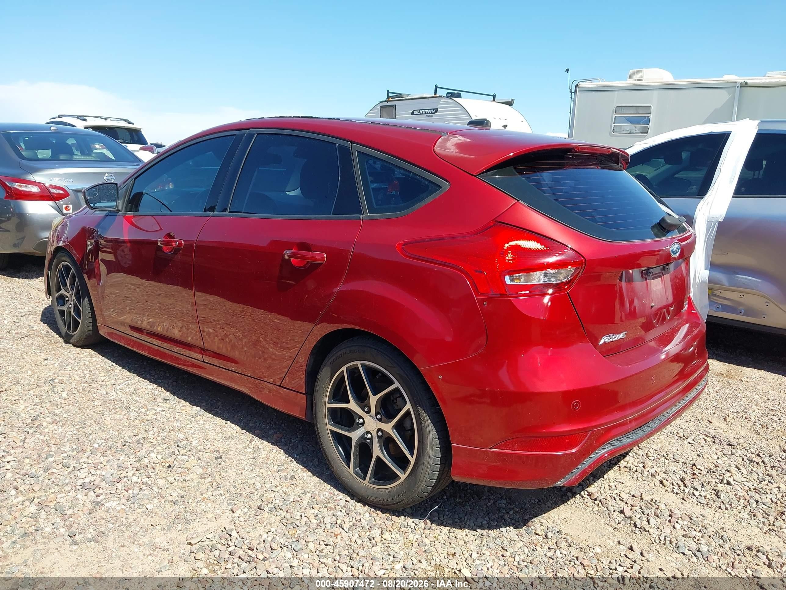 2015 Ford Focus Se Красный vin: 1FADP3K20FL361688