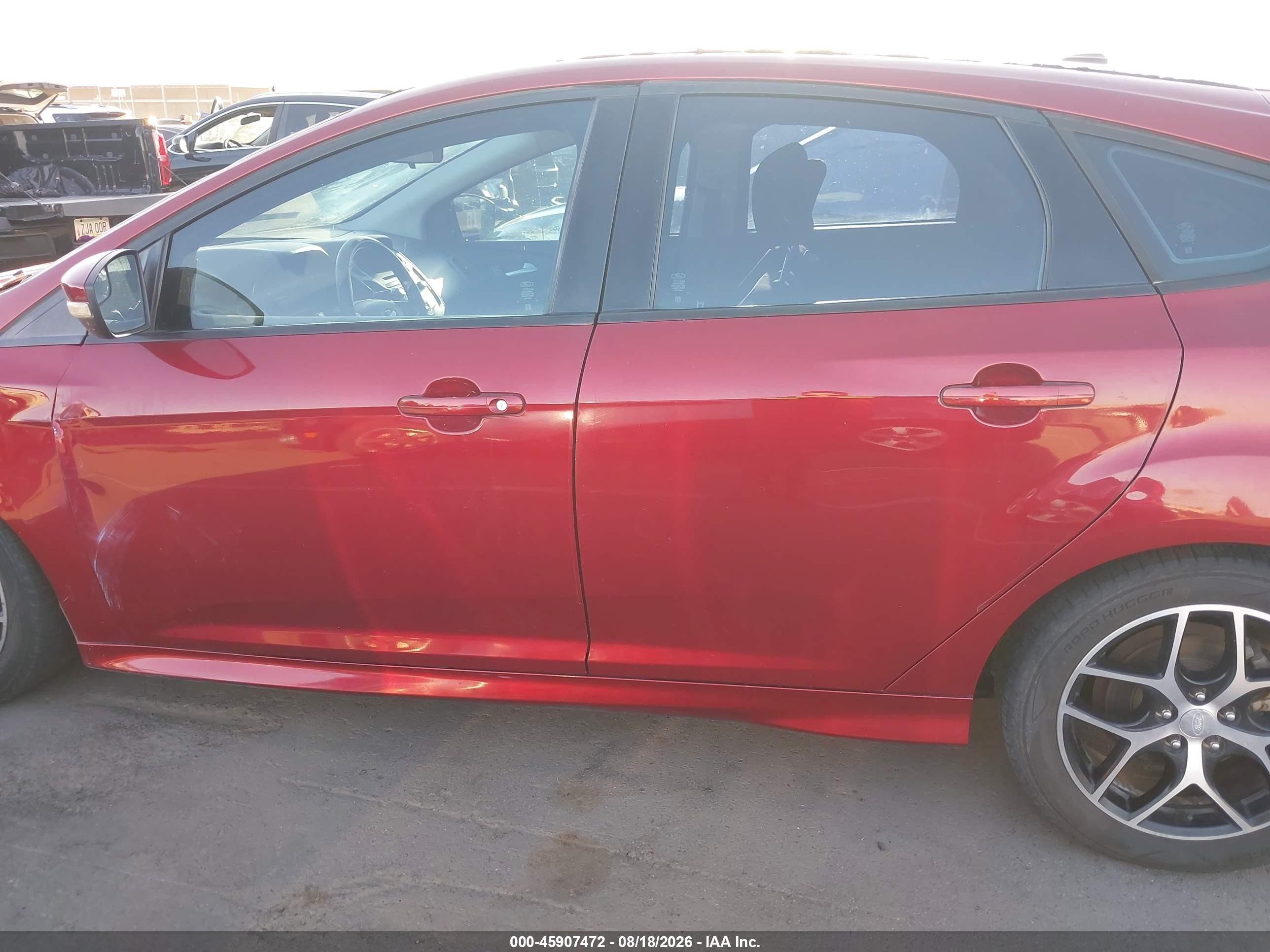 2015 Ford Focus Se Красный vin: 1FADP3K20FL361688