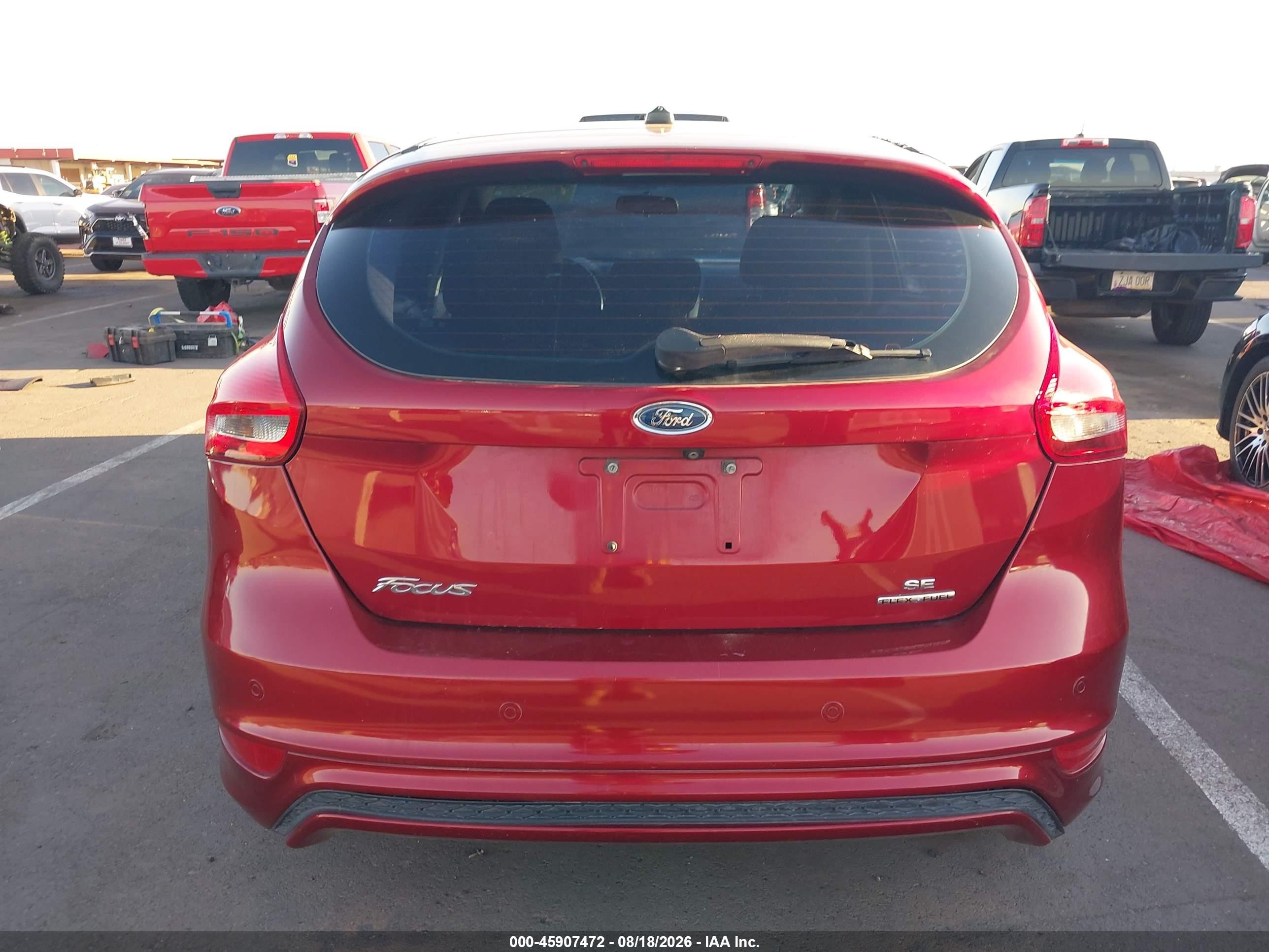 2015 Ford Focus Se Красный vin: 1FADP3K20FL361688