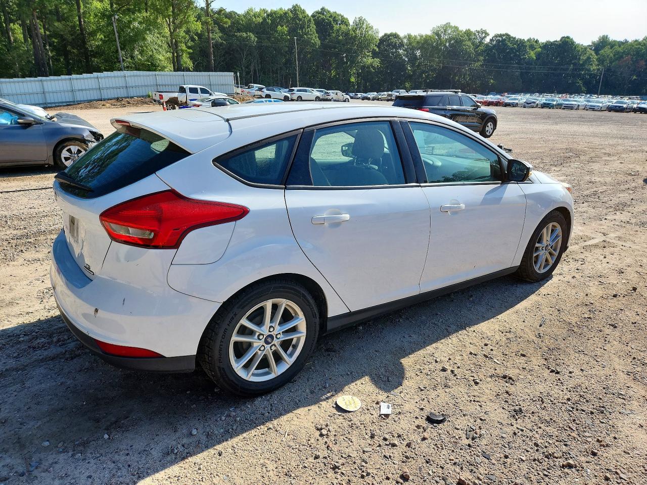 2015 Ford Focus Se White vin: 1FADP3K20FL384209