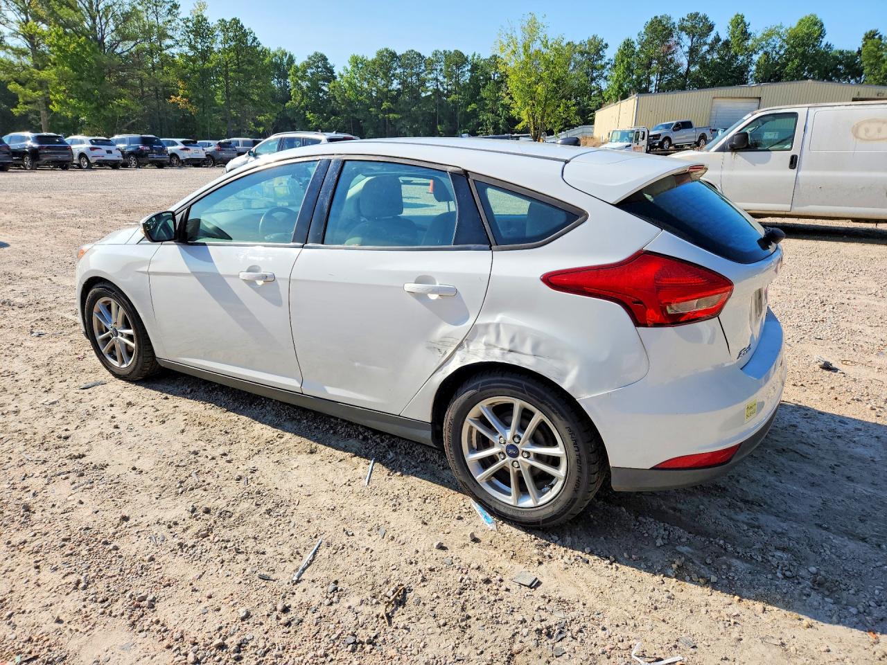 2015 Ford Focus Se White vin: 1FADP3K20FL384209