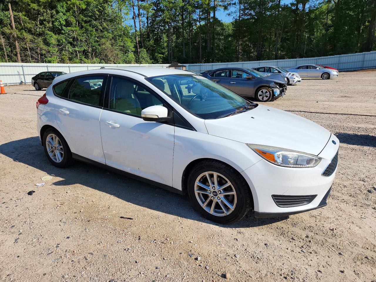 2015 Ford Focus Se White vin: 1FADP3K20FL384209