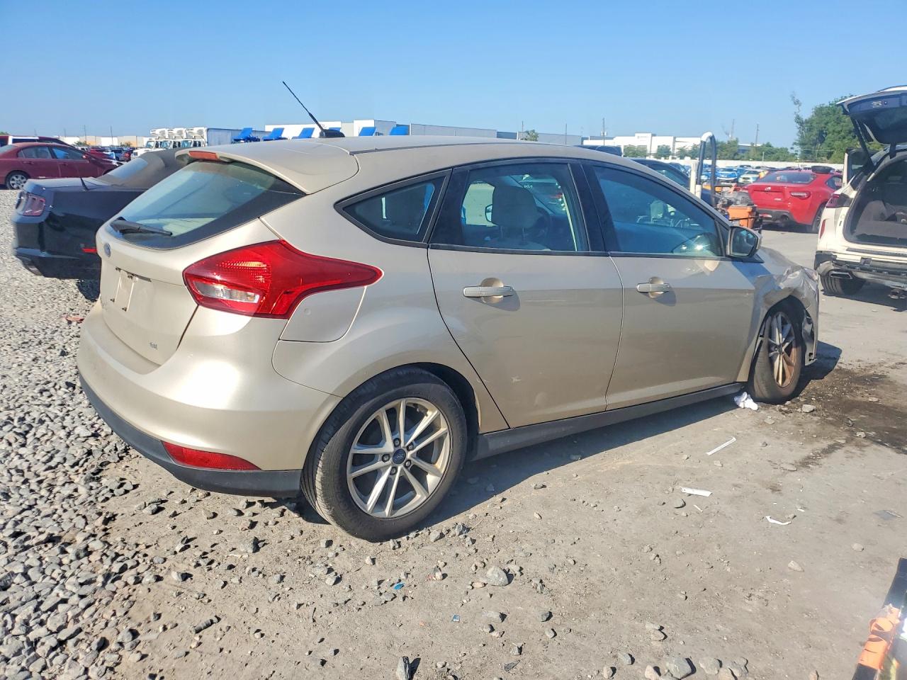 2018 Ford Focus Se Tan vin: 1FADP3K20JL281901
