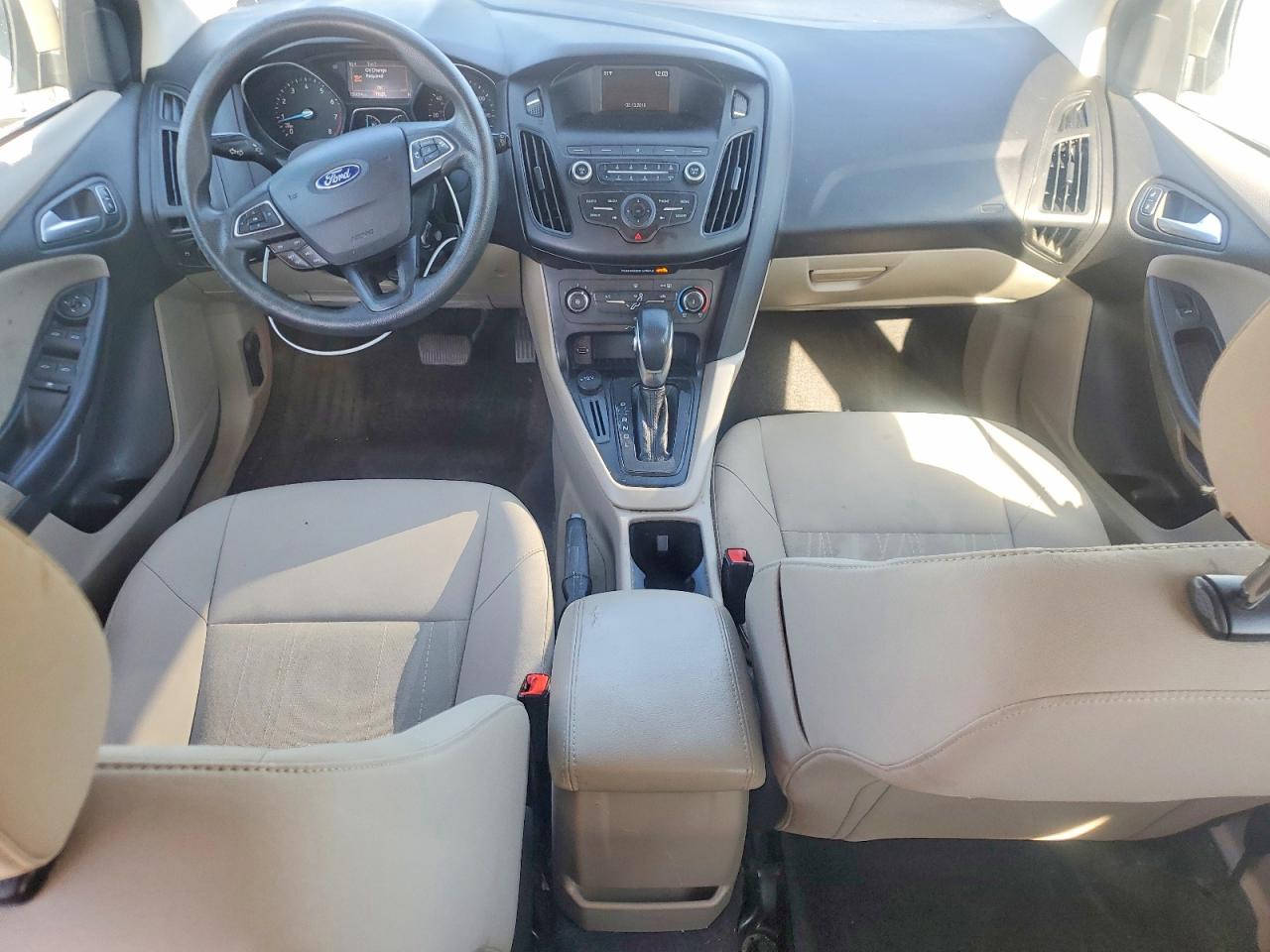 2018 Ford Focus Se Tan vin: 1FADP3K20JL281901