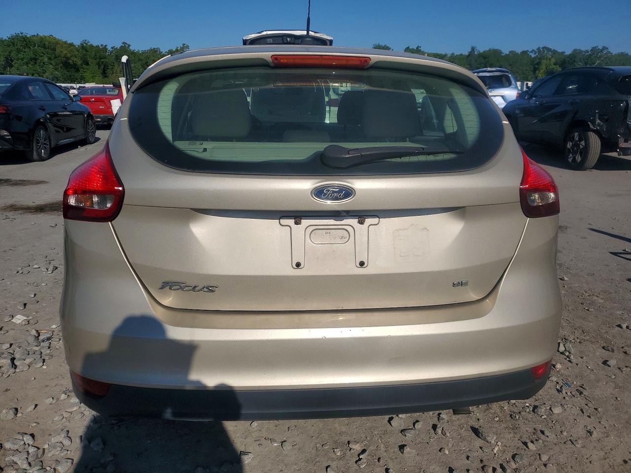 2018 Ford Focus Se Tan vin: 1FADP3K20JL281901
