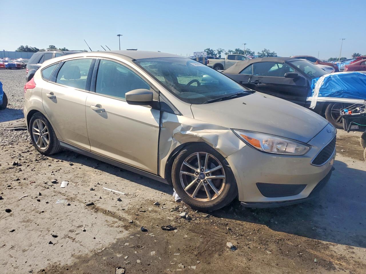 2018 Ford Focus Se Tan vin: 1FADP3K20JL281901