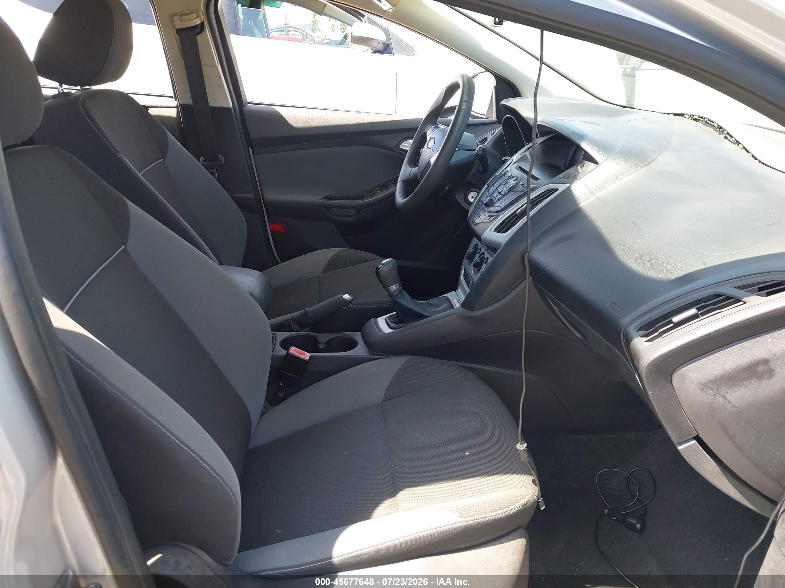 2013 Ford Focus Se Серебряный vin: 1FADP3K21DL204894