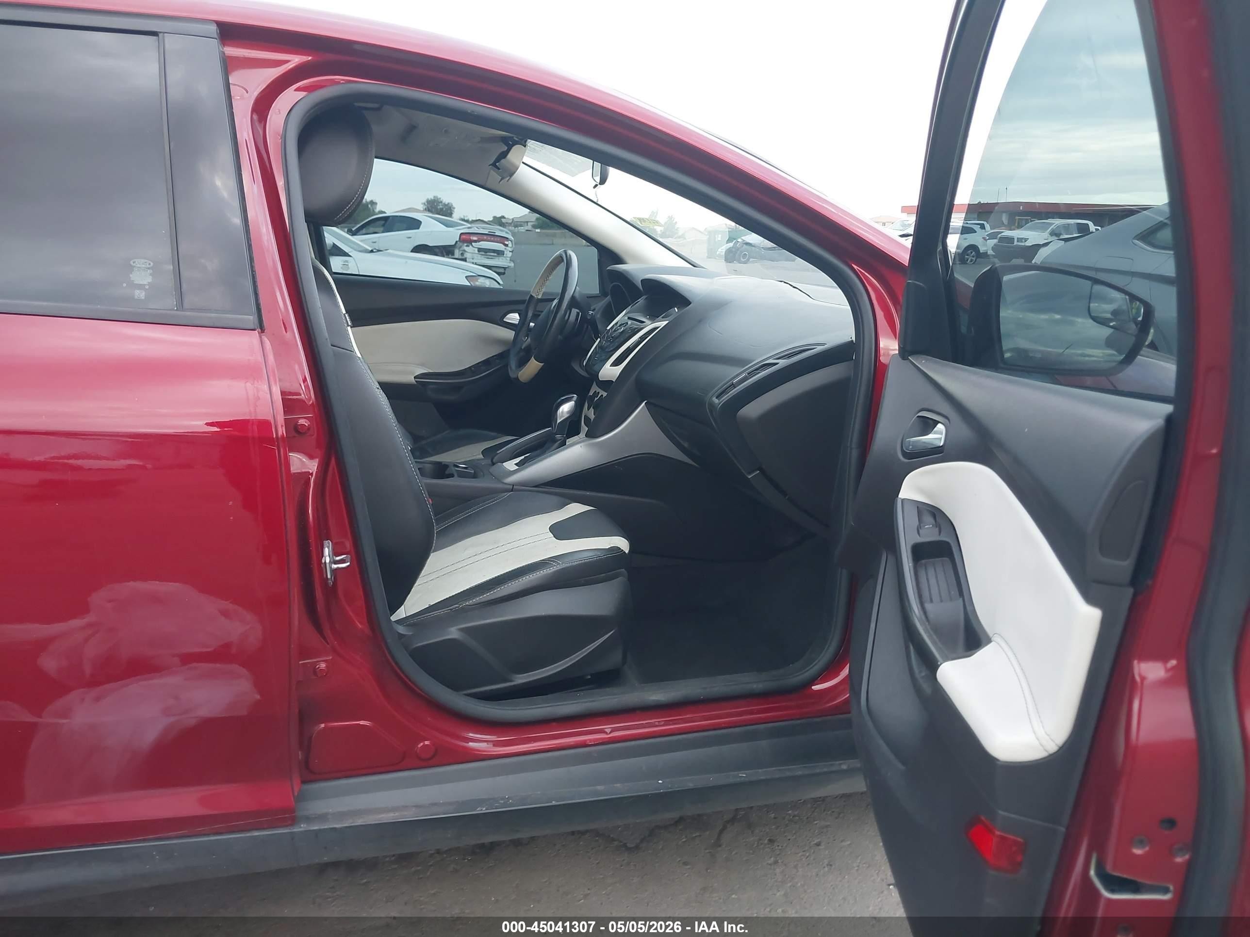 2013 Ford Focus Se Red vin: 1FADP3K21DL344461