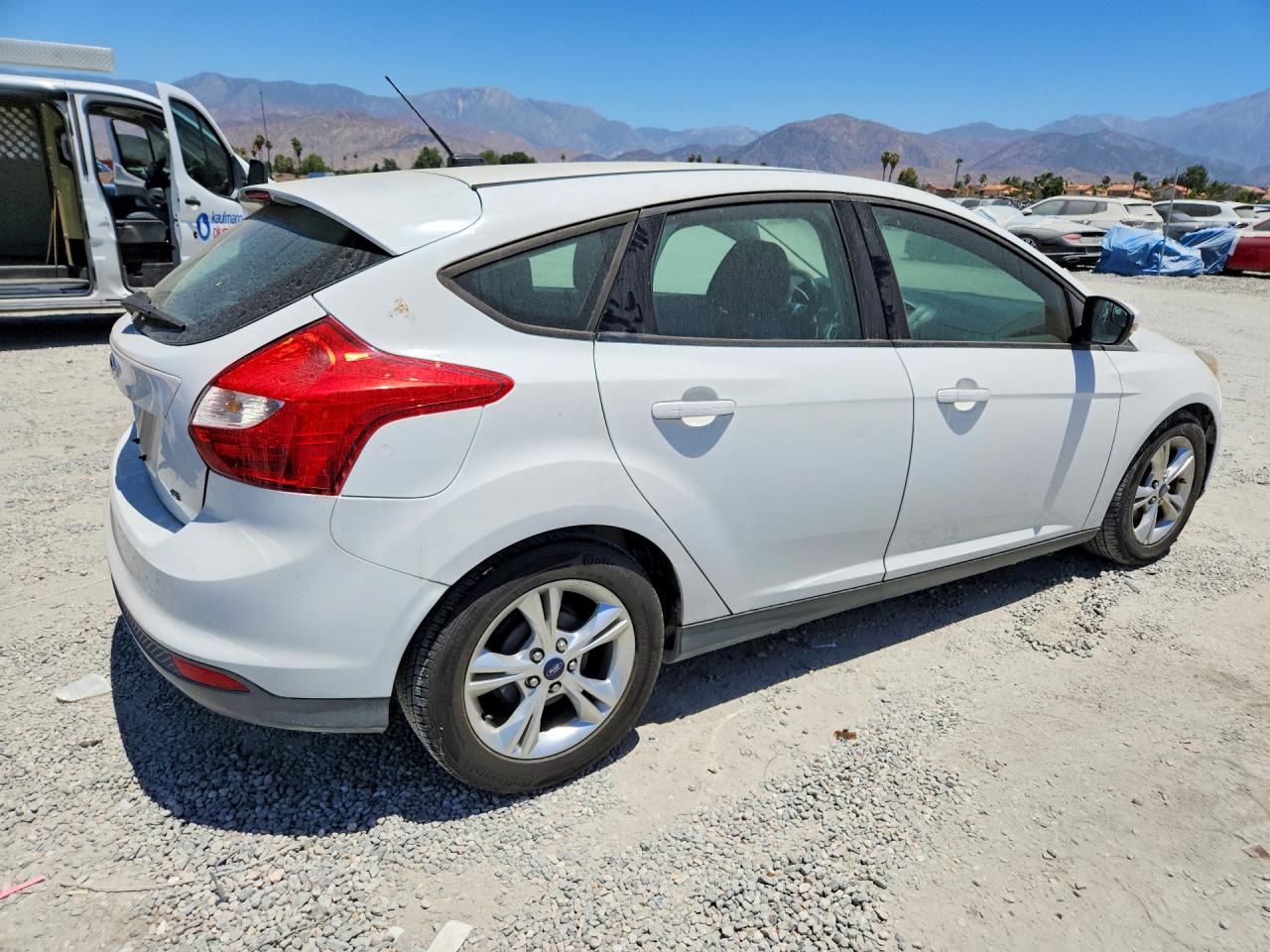 2014 Ford Focus Se White vin: 1FADP3K21EL123685