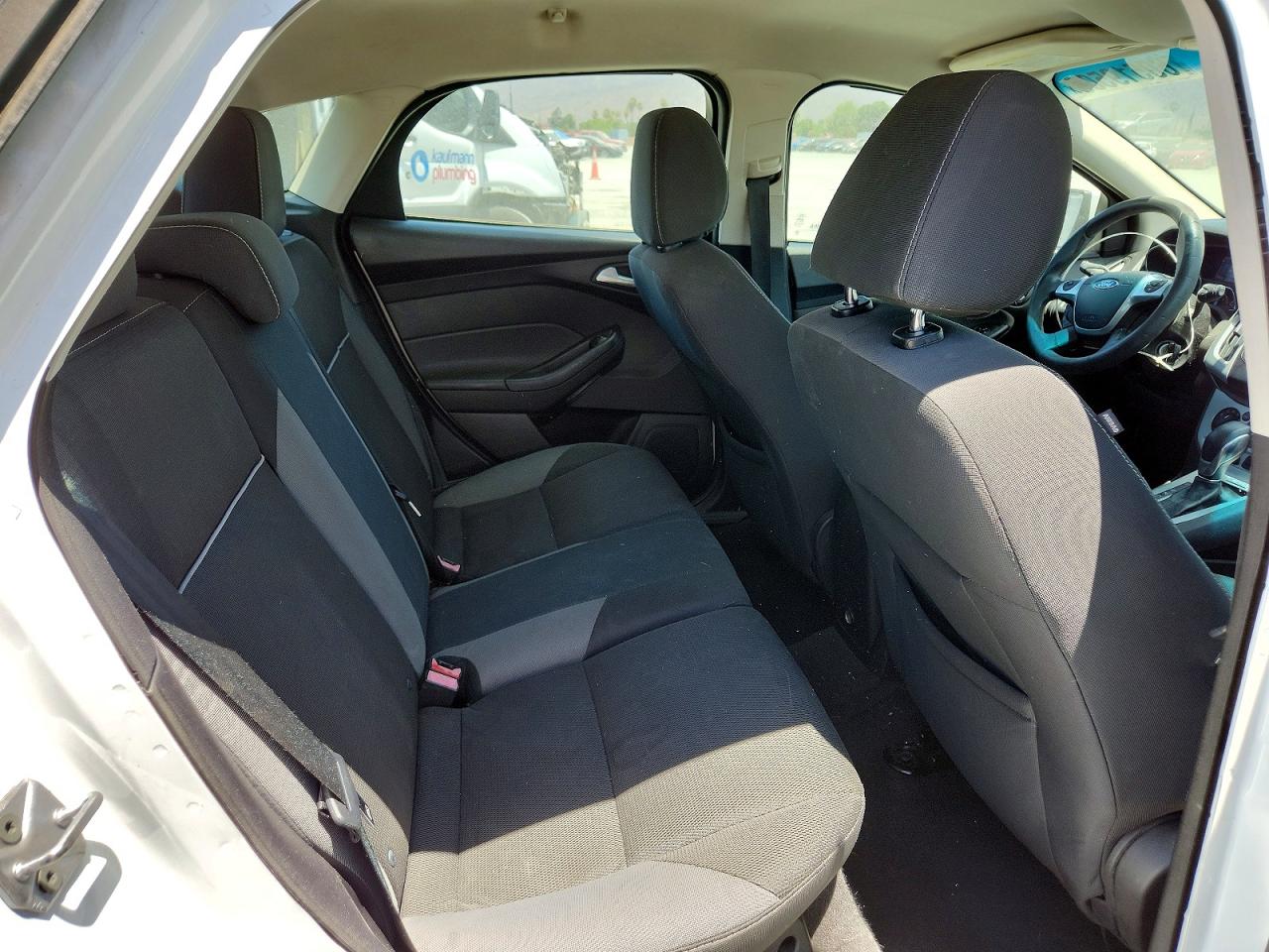 2014 Ford Focus Se White vin: 1FADP3K21EL123685