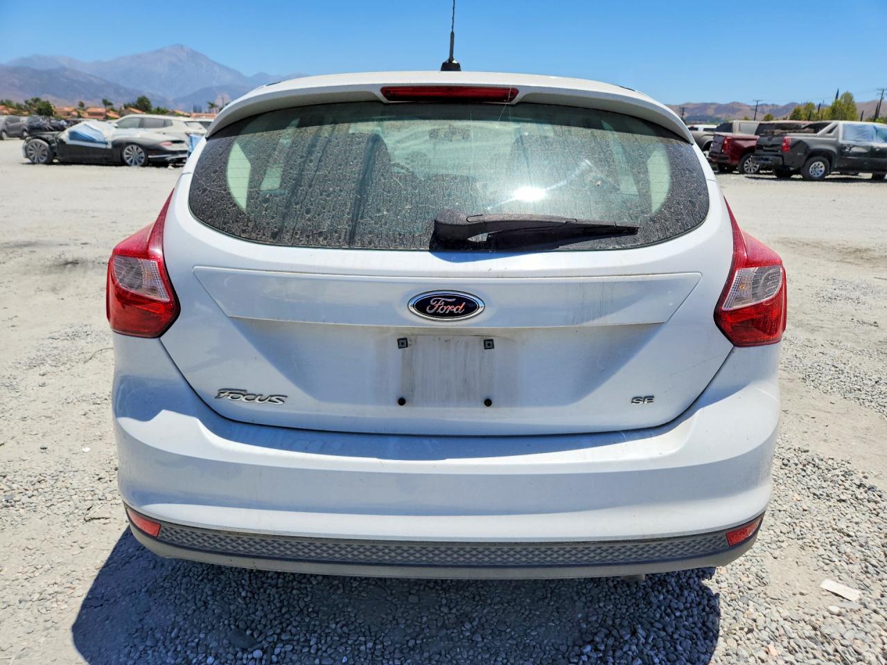 2014 Ford Focus Se White vin: 1FADP3K21EL123685