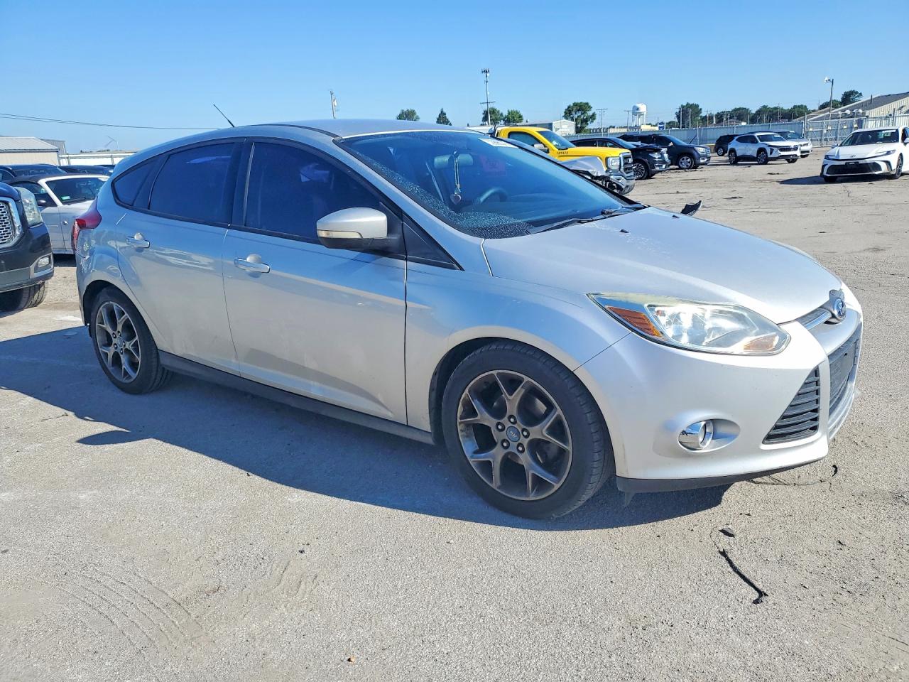 2014 Ford Focus Se Silver vin: 1FADP3K21EL142558