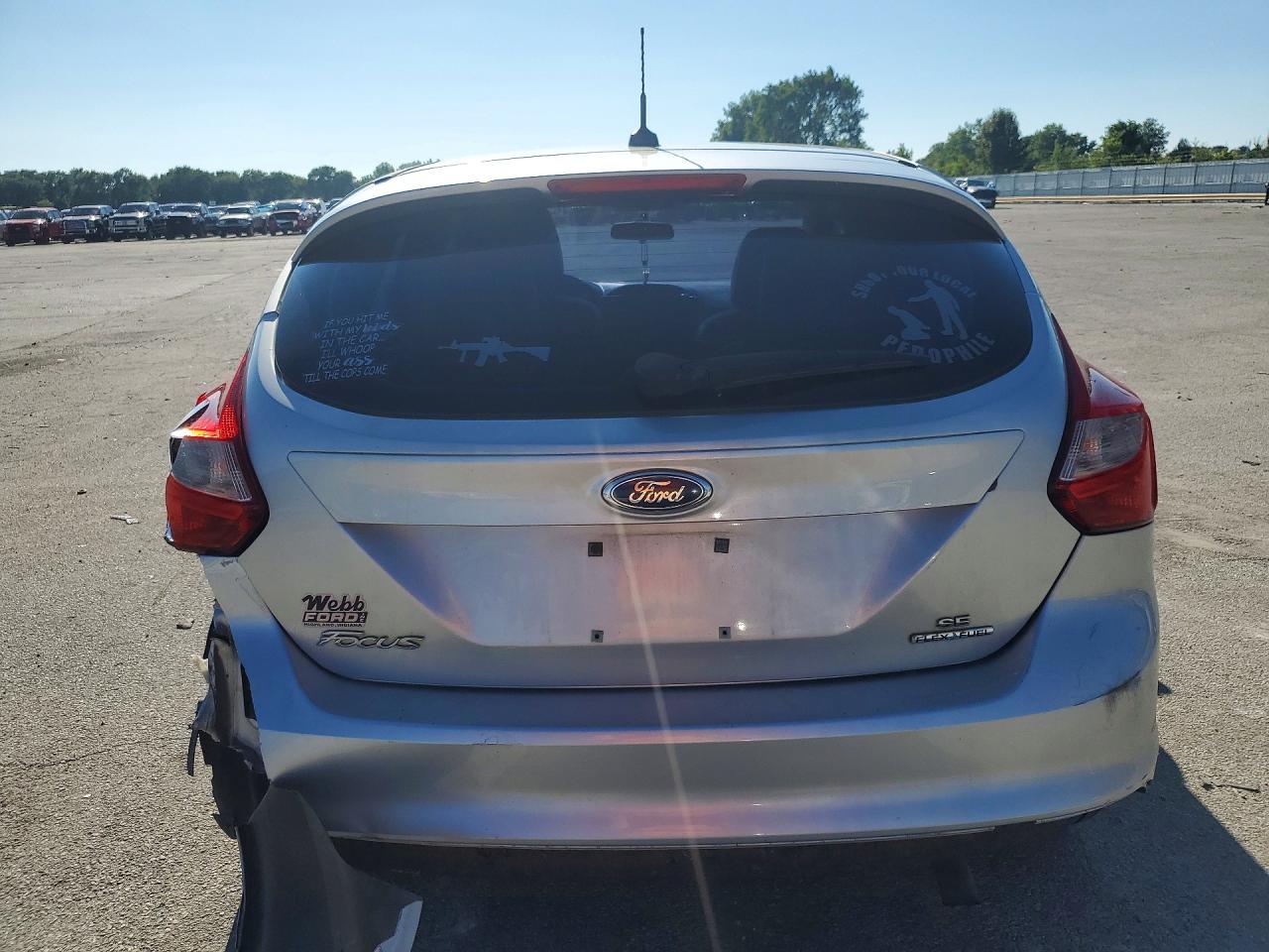 2014 Ford Focus Se Silver vin: 1FADP3K21EL142558