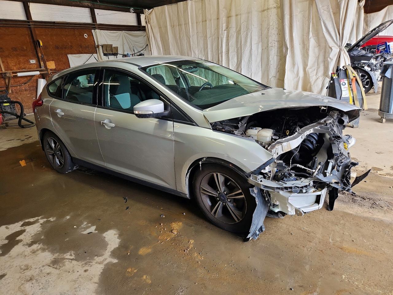 2014 Ford Focus Se Silver vin: 1FADP3K21EL181943