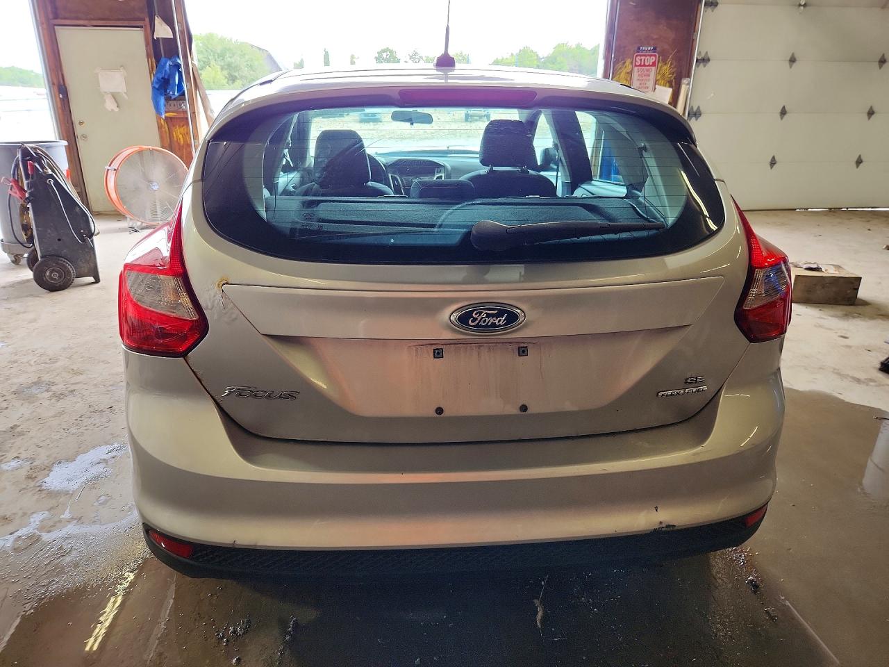 2014 Ford Focus Se Silver vin: 1FADP3K21EL181943