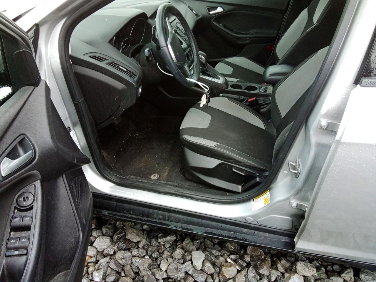 2014 Ford Focus Se Silver vin: 1FADP3K21EL181943