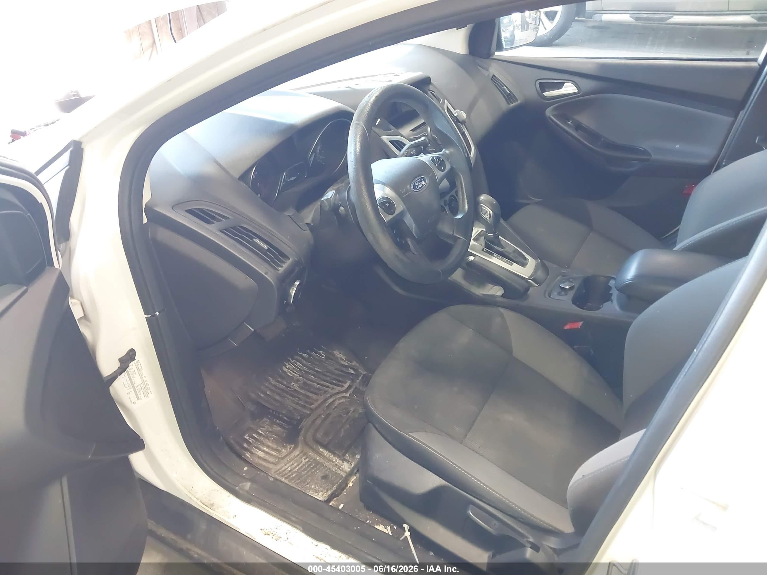 2014 Ford Focus Se White vin: 1FADP3K21EL189217