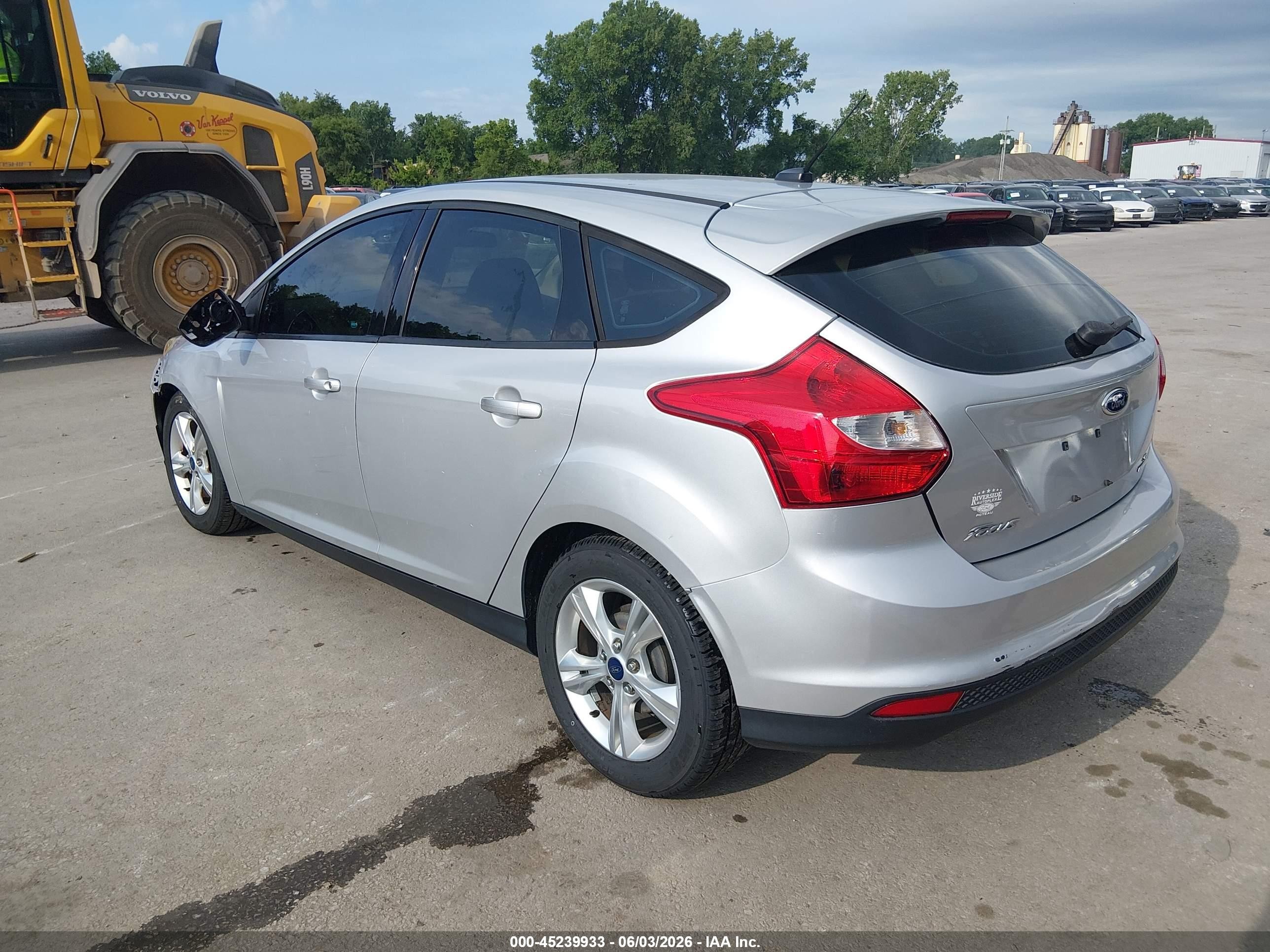 2014 Ford Focus Se Silver vin: 1FADP3K21EL197091