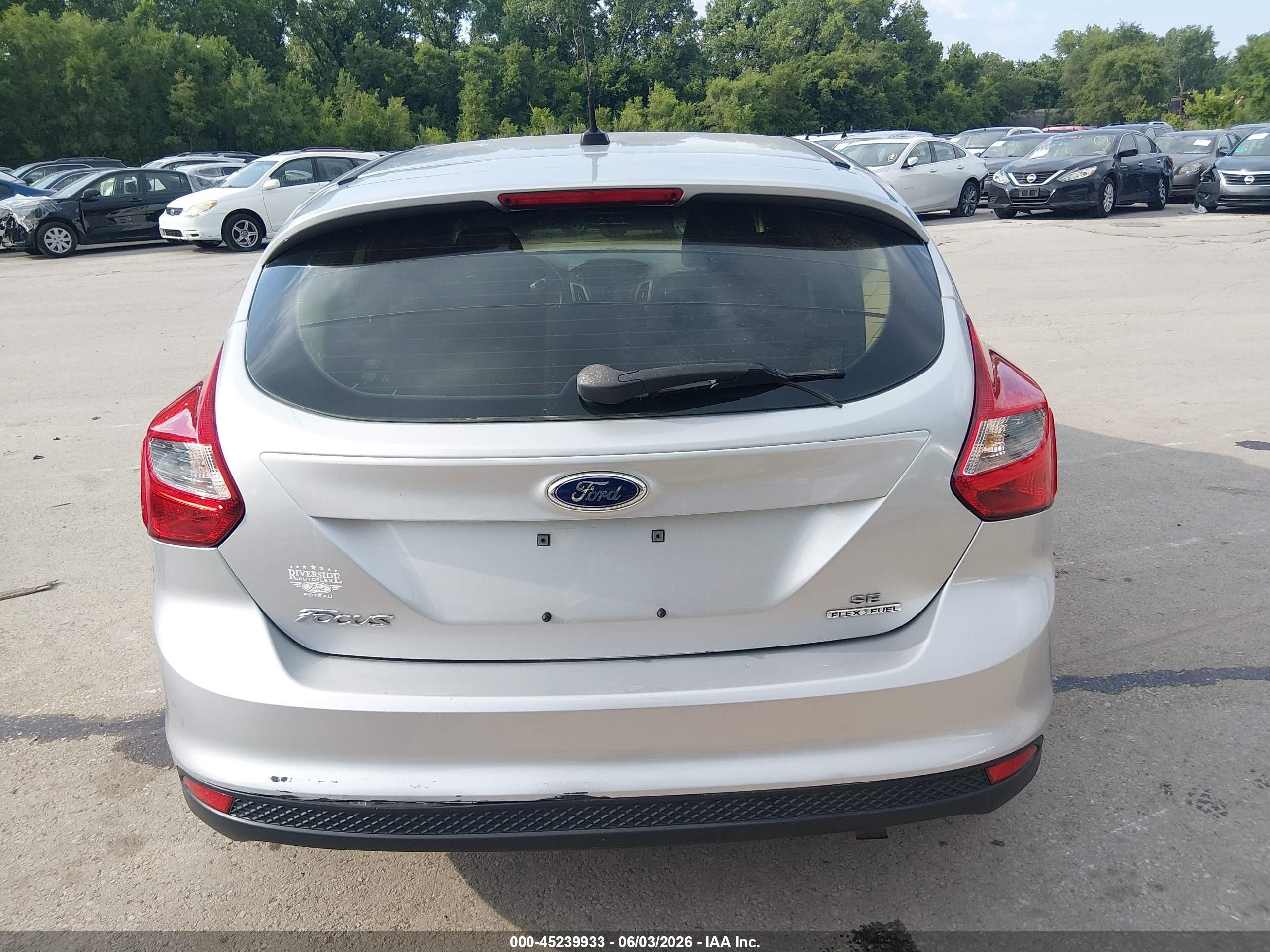 2014 Ford Focus Se Silver vin: 1FADP3K21EL197091