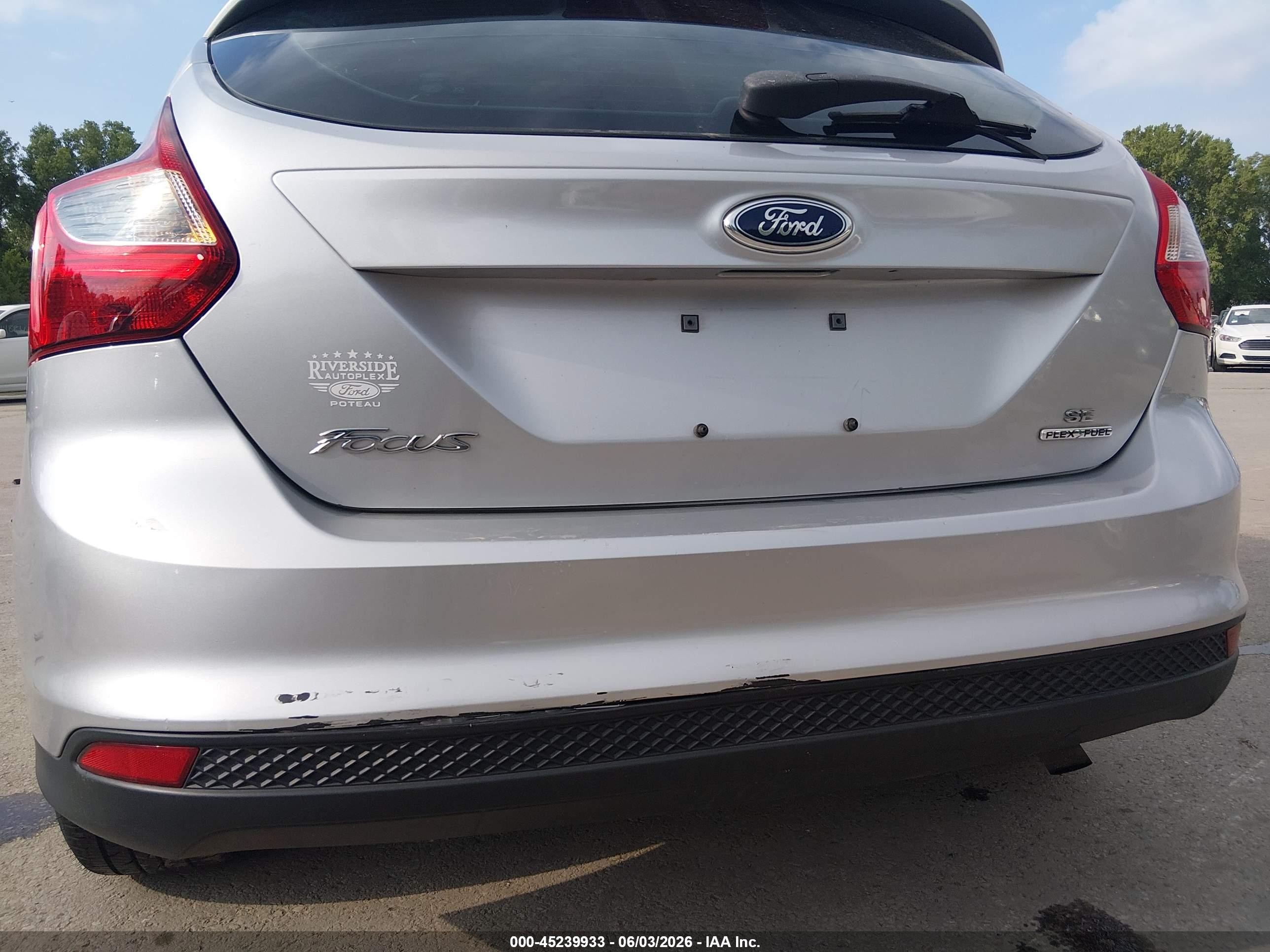 2014 Ford Focus Se Silver vin: 1FADP3K21EL197091