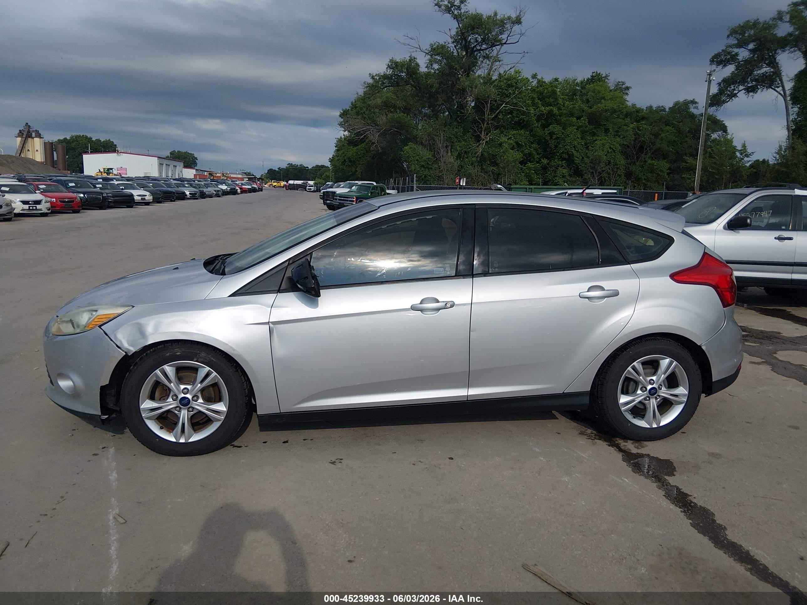 2014 Ford Focus Se Silver vin: 1FADP3K21EL197091