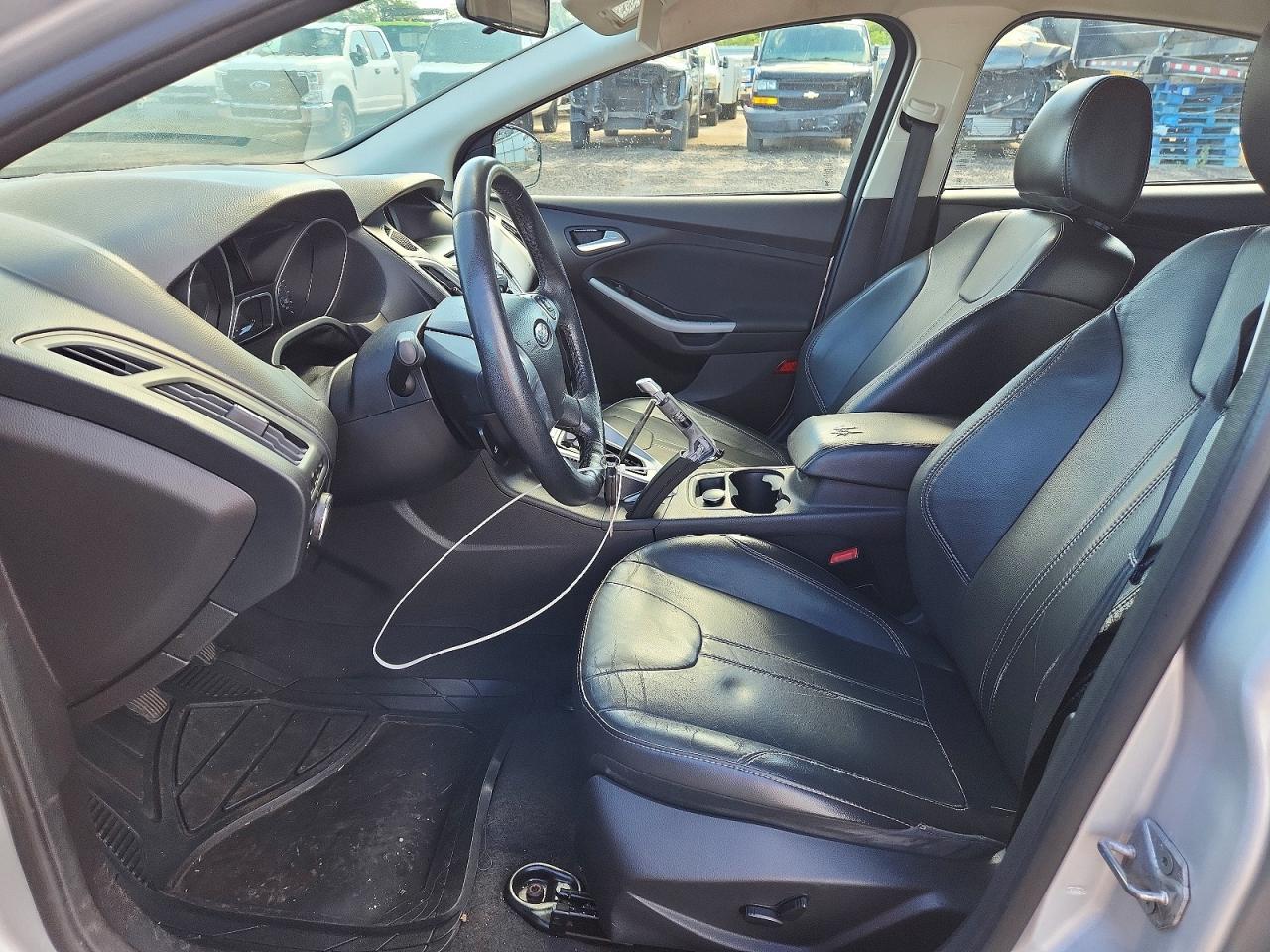 2014 Ford Focus Se Silver vin: 1FADP3K21EL211152