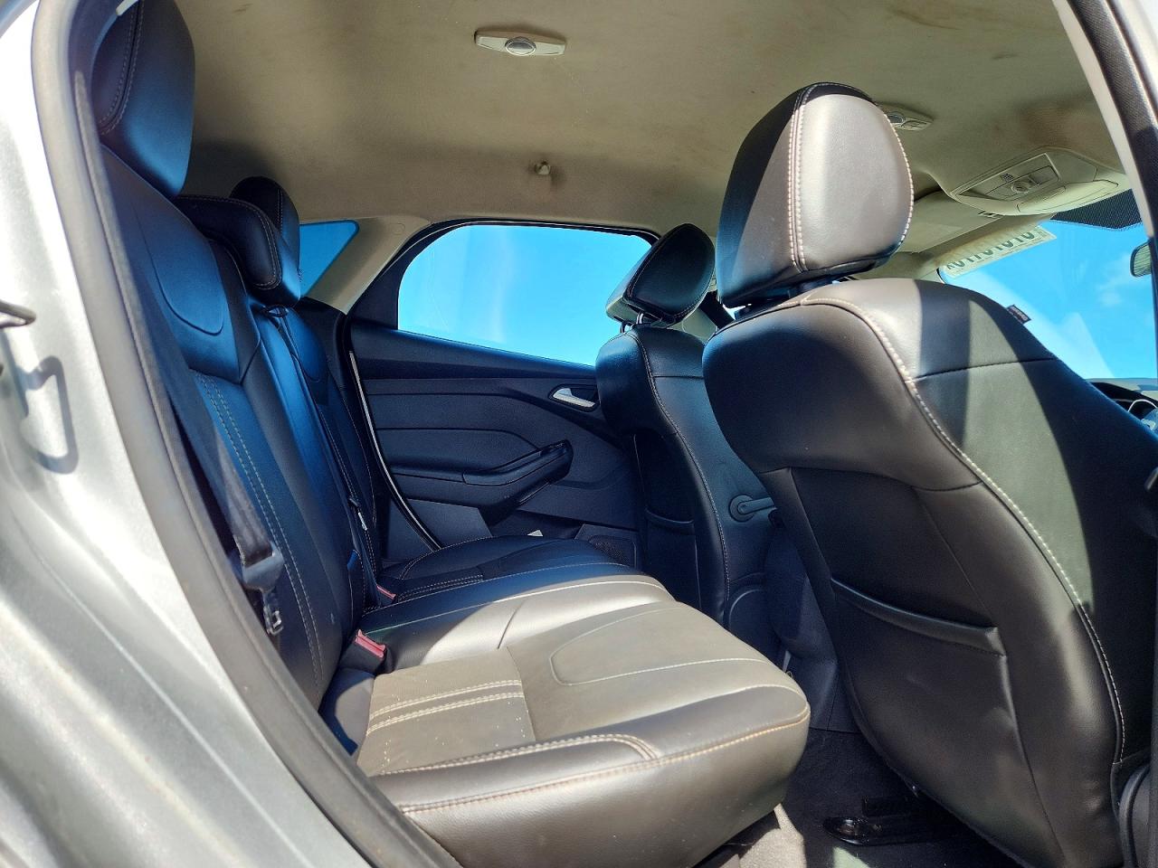 2014 Ford Focus Se Silver vin: 1FADP3K21EL211152