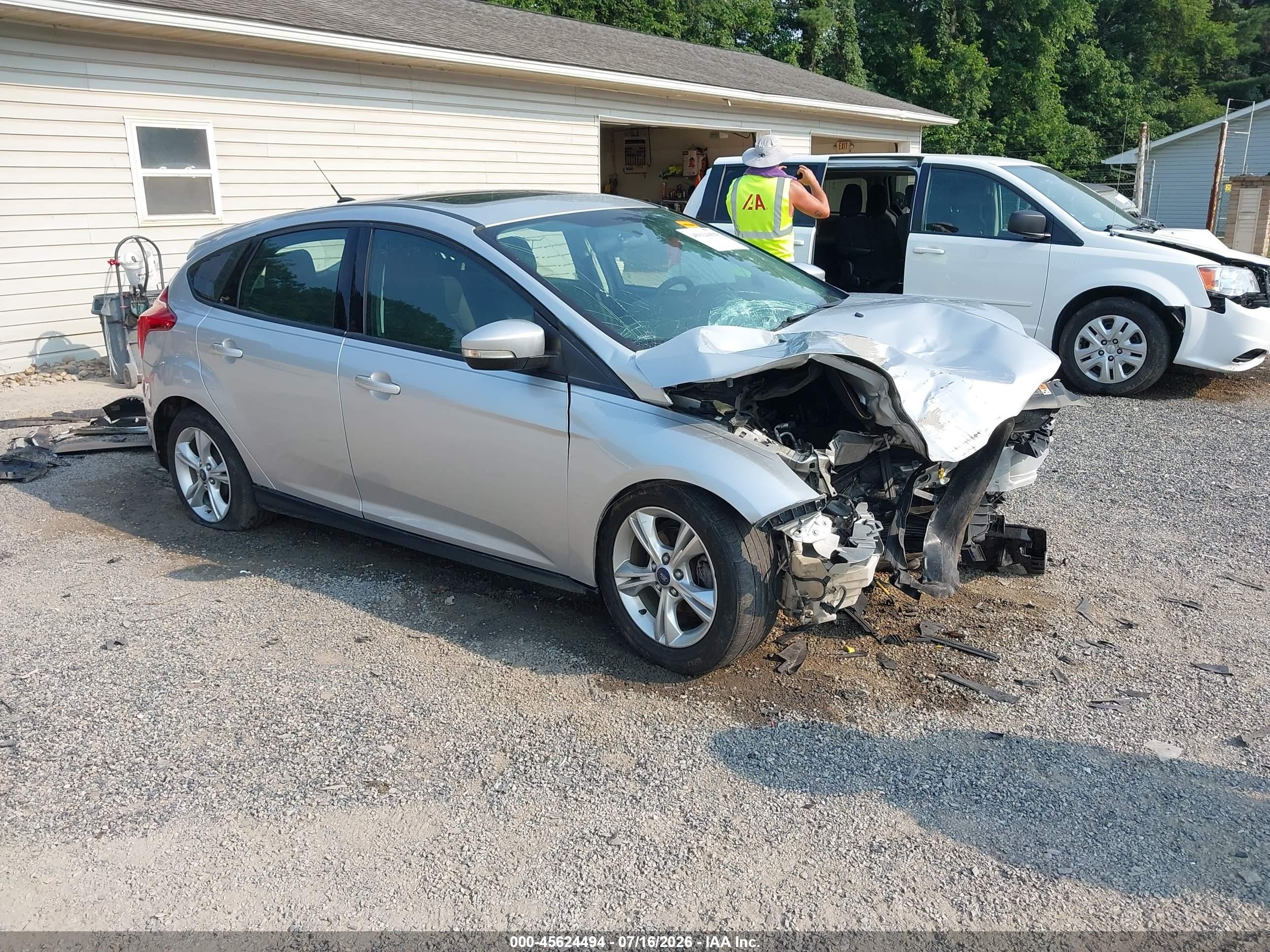2014 Ford Focus Se Серебряный vin: 1FADP3K21EL277541
