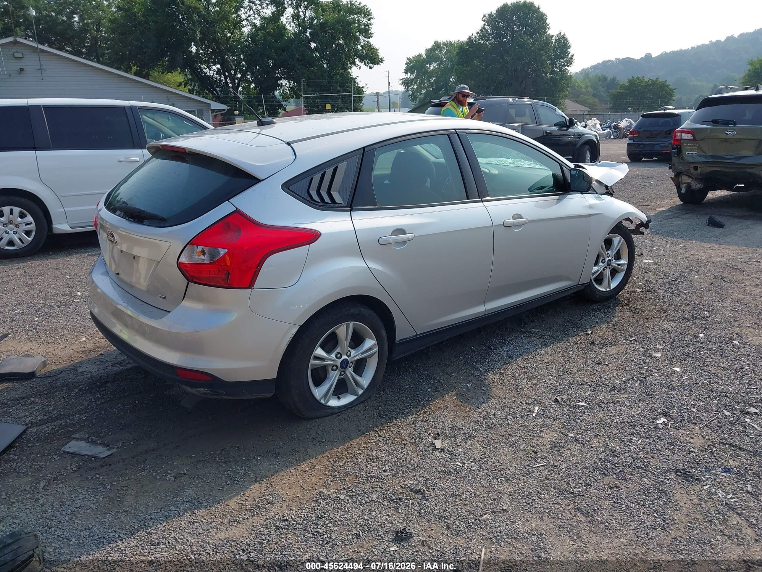 2014 Ford Focus Se Silver vin: 1FADP3K21EL277541